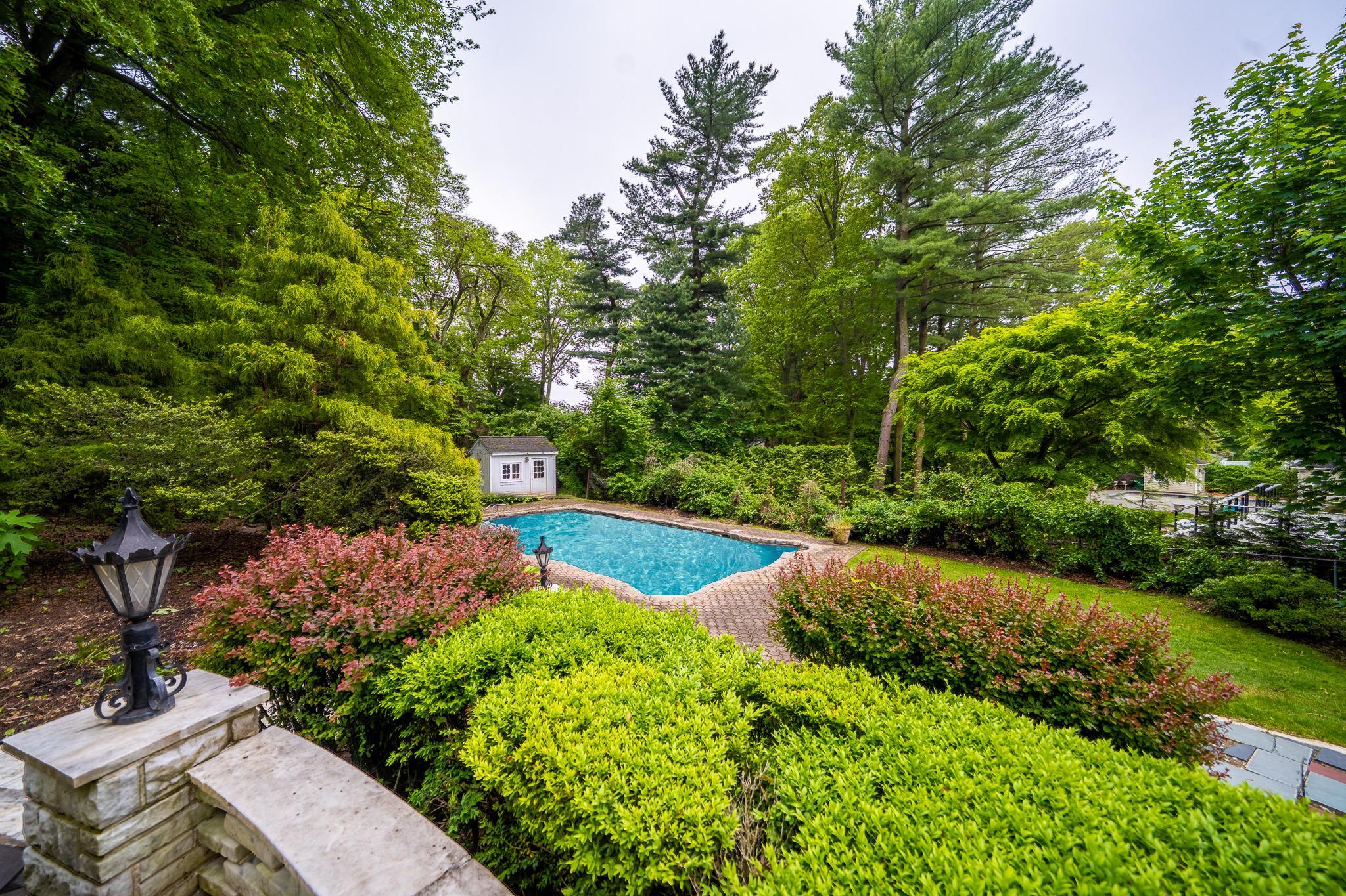 Single Family Hickory  Nassau County, NY 11542, MLS-838699-26