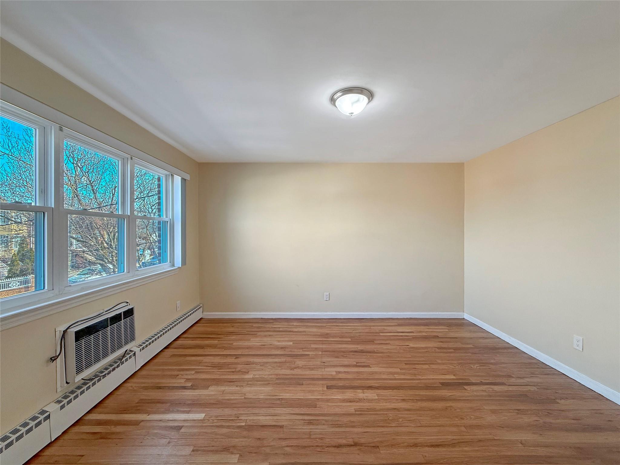 Apartment Hering  Bronx, NY 10469, MLS-838874-11