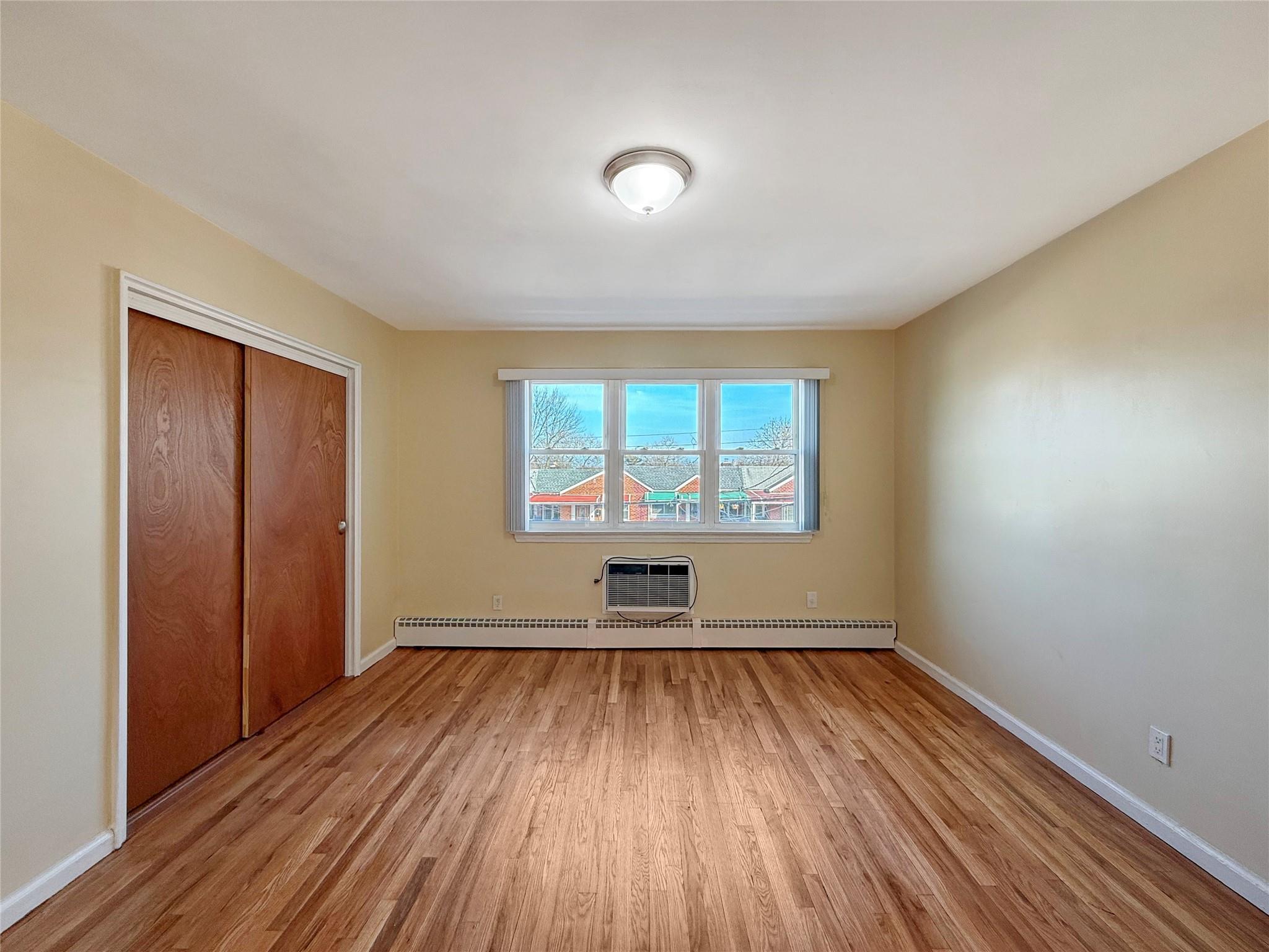 Apartment Hering  Bronx, NY 10469, MLS-838874-12