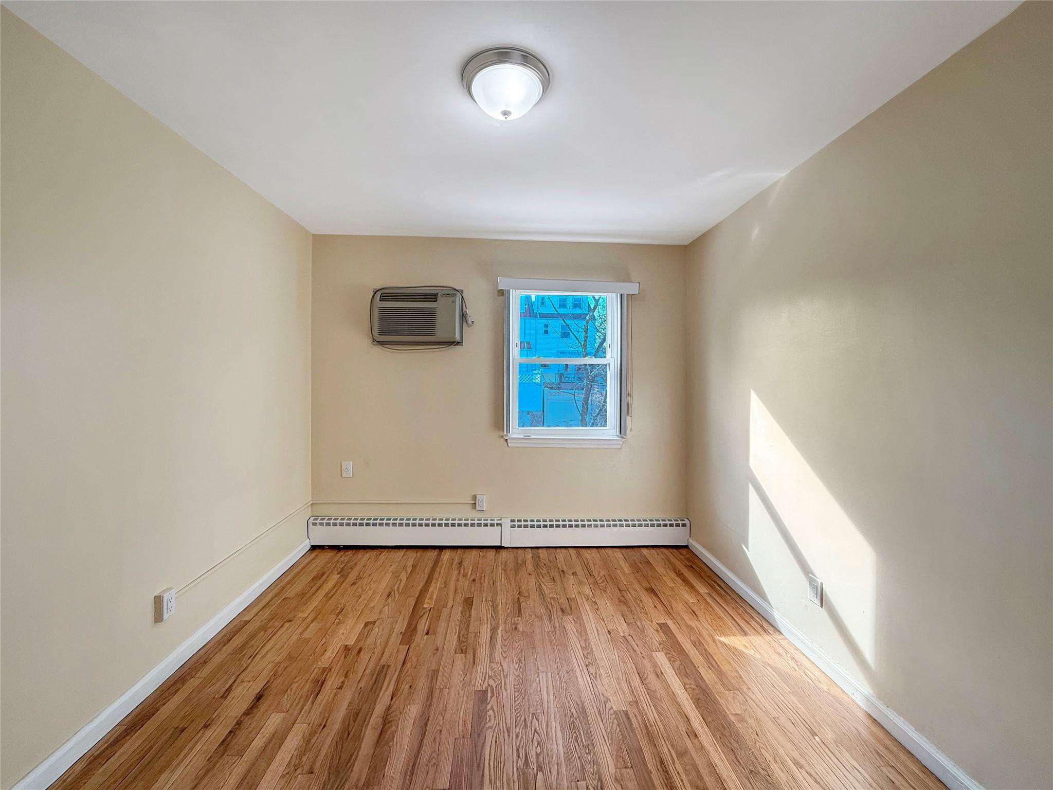 Apartment Hering  Bronx, NY 10469, MLS-838874-14