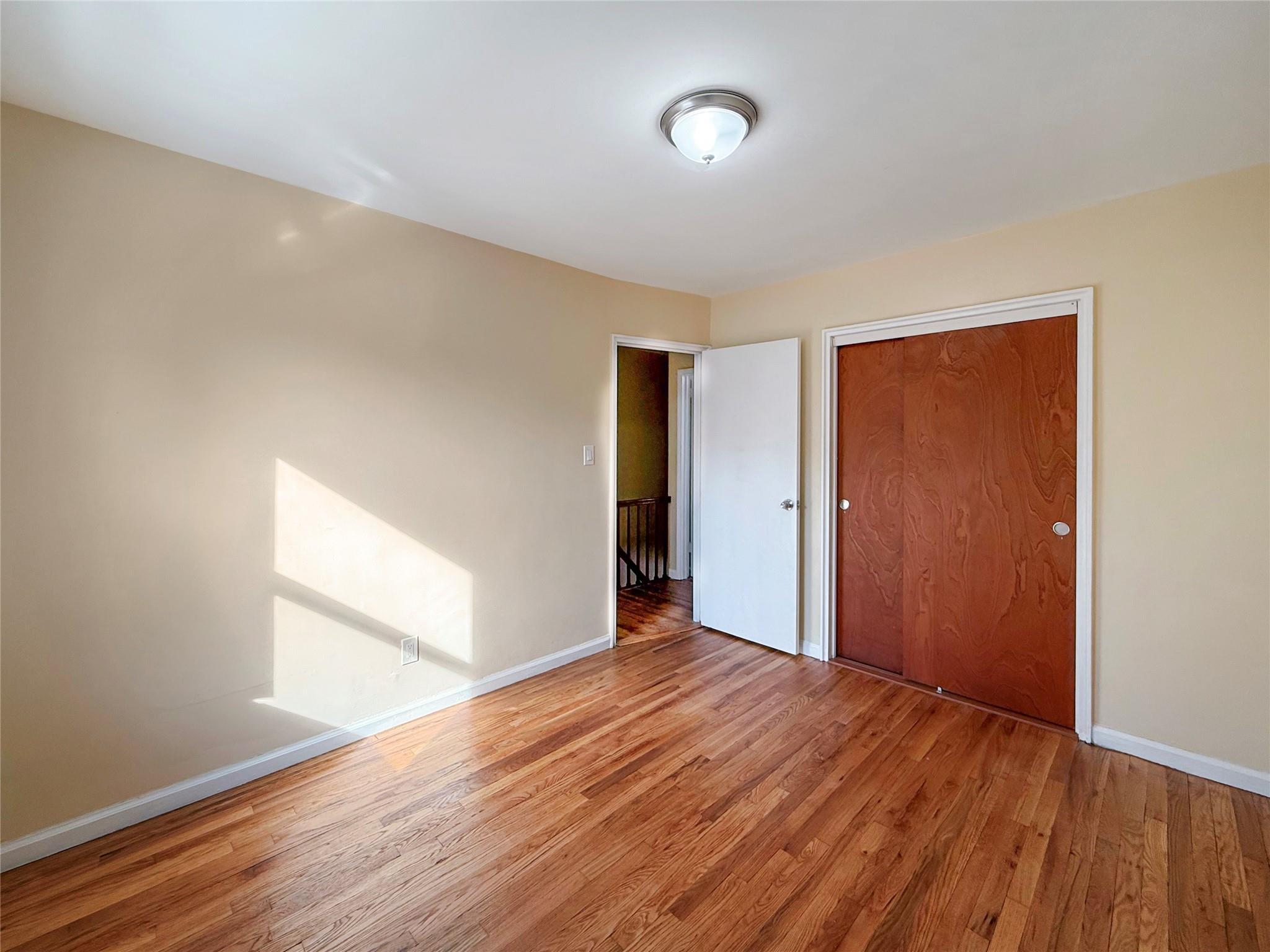 Apartment Hering  Bronx, NY 10469, MLS-838874-15