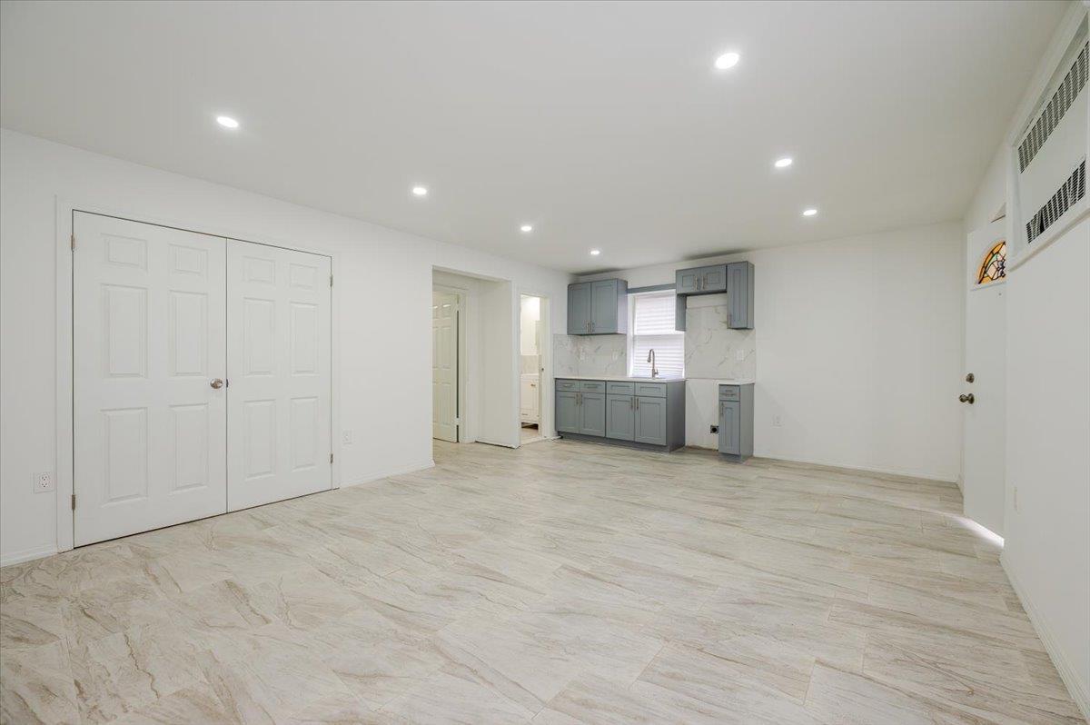 Single Family Philip  Bronx, NY 10465, MLS-839044-17