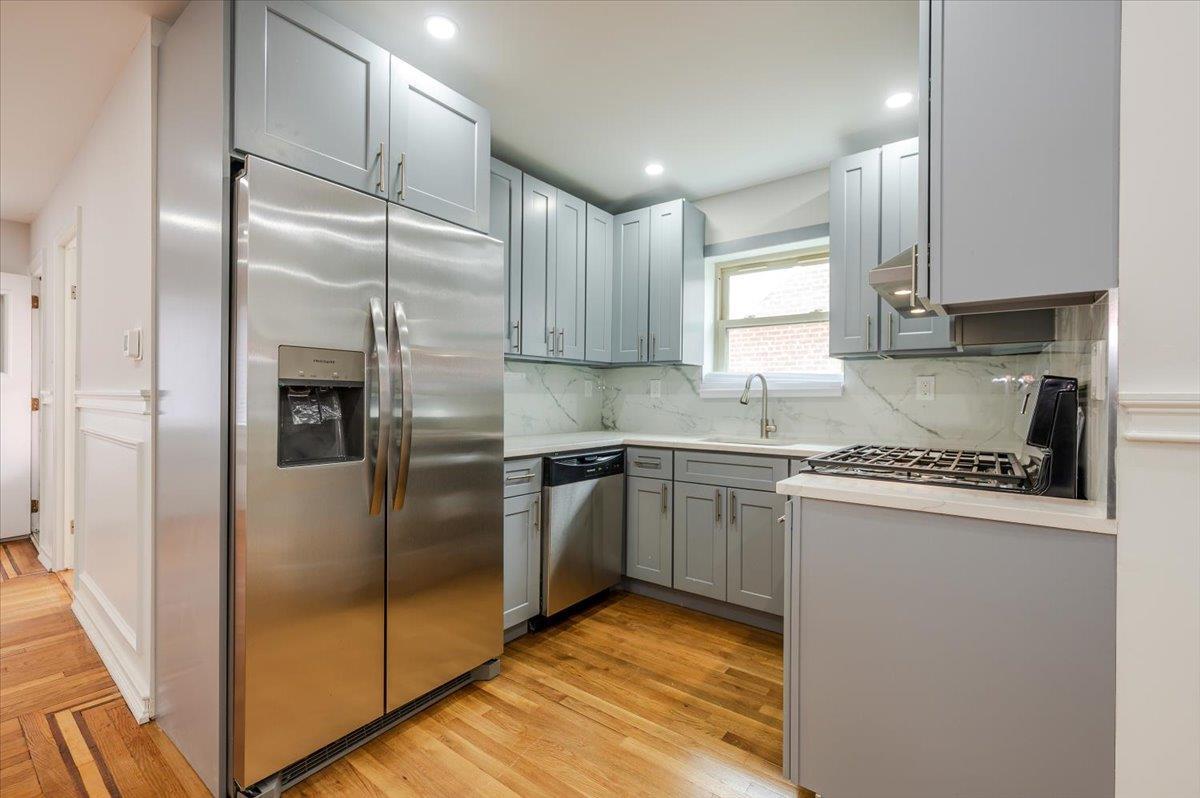 Single Family Philip  Bronx, NY 10465, MLS-839044-4