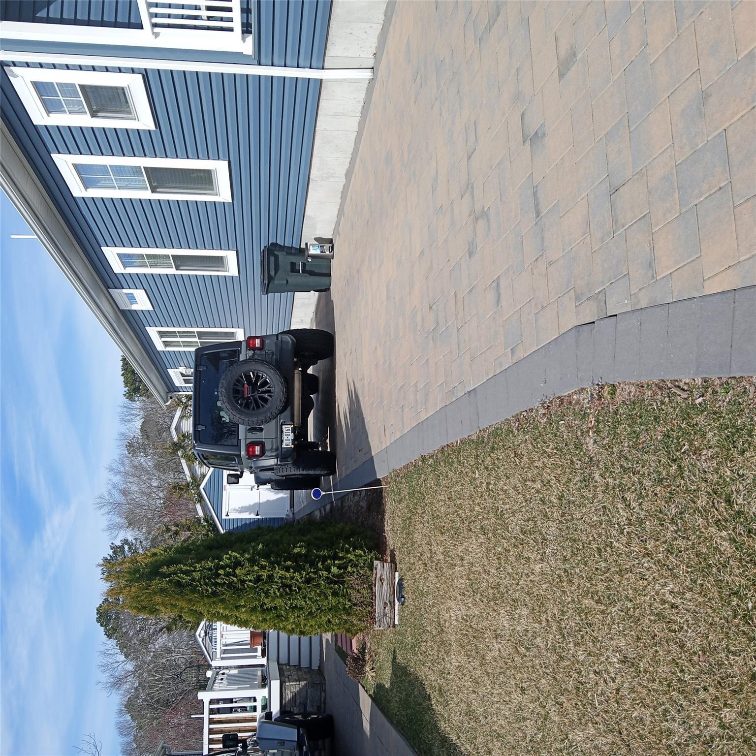 Single Family Old Country Rd  Suffolk County, NY 11901, MLS-839070-2