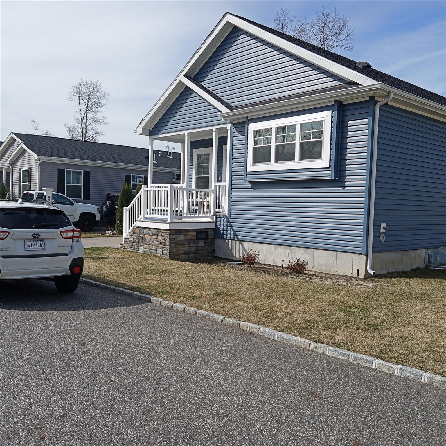 Single Family Old Country Rd  Suffolk County, NY 11901, MLS-839070-4
