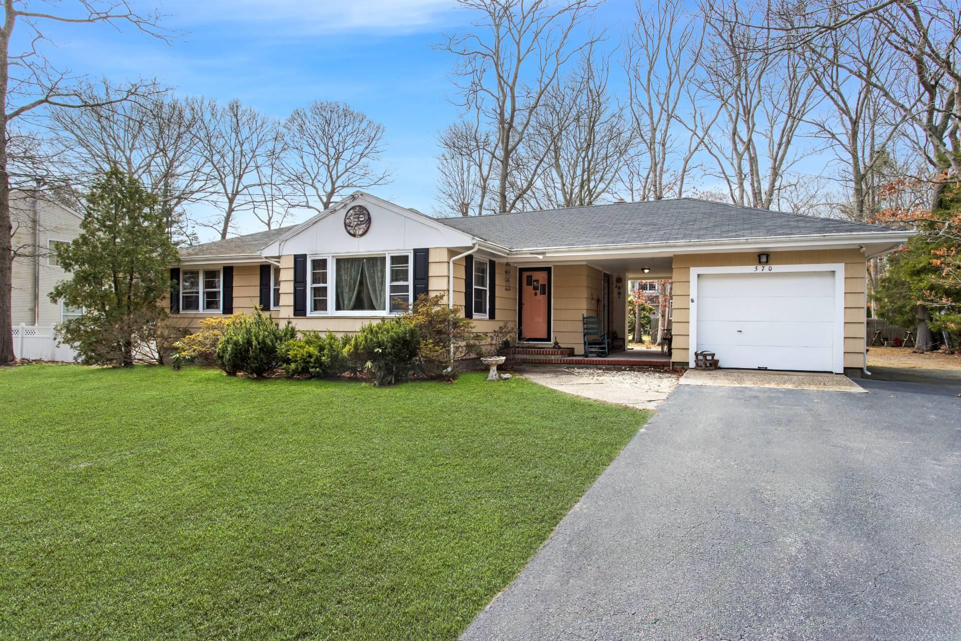 Single Family North Bayview  Suffolk County, NY 11971, MLS-839087-2