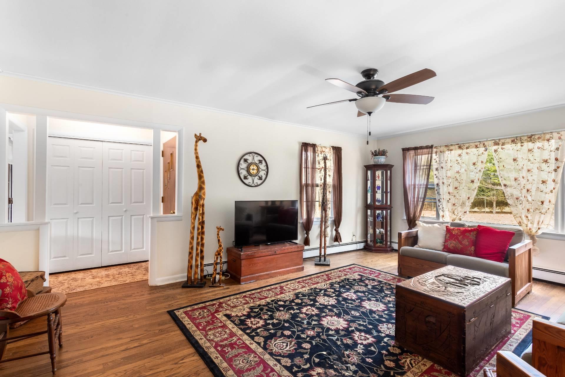 Single Family North Bayview  Suffolk County, NY 11971, MLS-839087-7