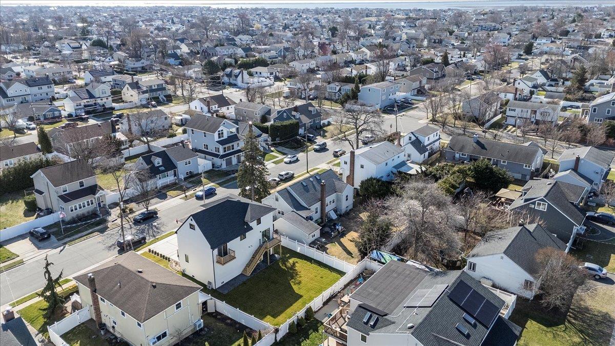 Single Family Hampton  Nassau County, NY 11783, MLS-839234-38