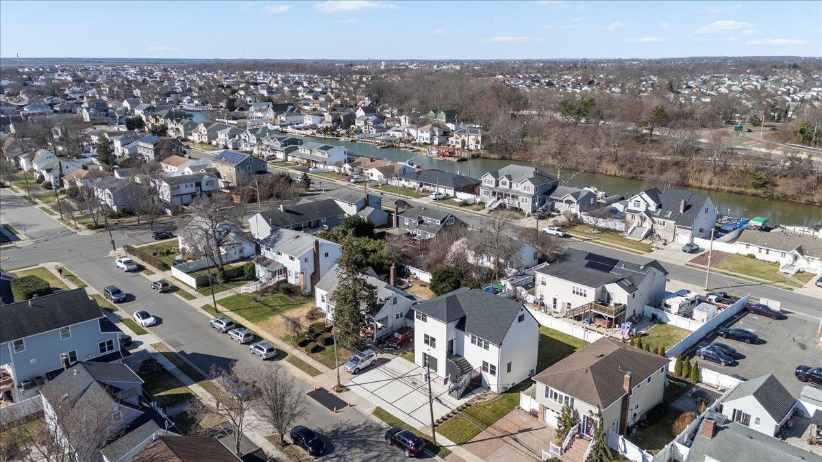 Single Family Hampton  Nassau County, NY 11783, MLS-839234-39