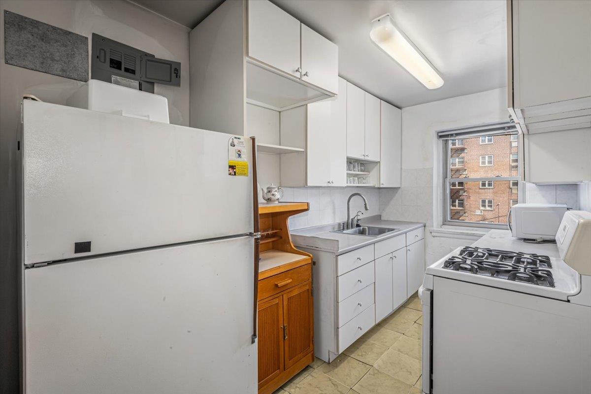 Coop Melbourne Queens, NY 11367, MLS-839272-7