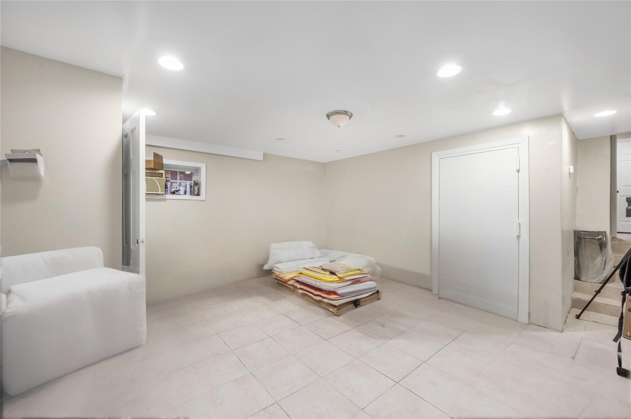 Single Family 95th  Brooklyn, NY 11236, MLS-839459-23