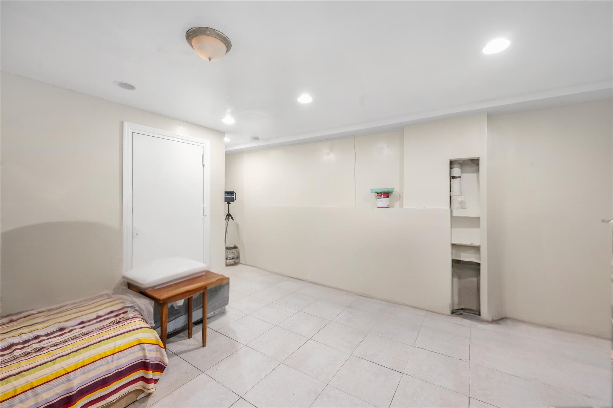 Single Family 95th  Brooklyn, NY 11236, MLS-839459-25