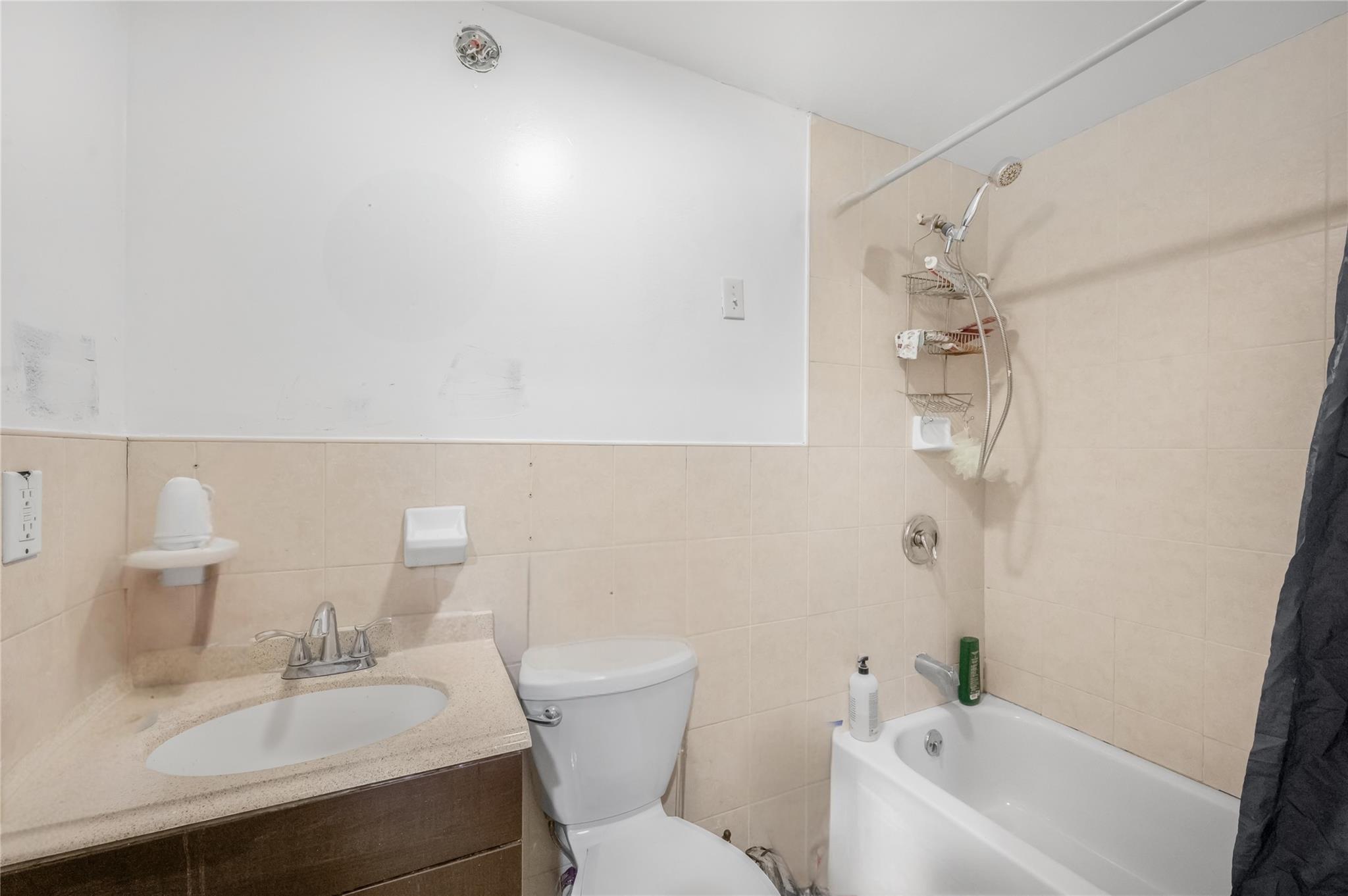 Single Family 95th  Brooklyn, NY 11236, MLS-839459-27