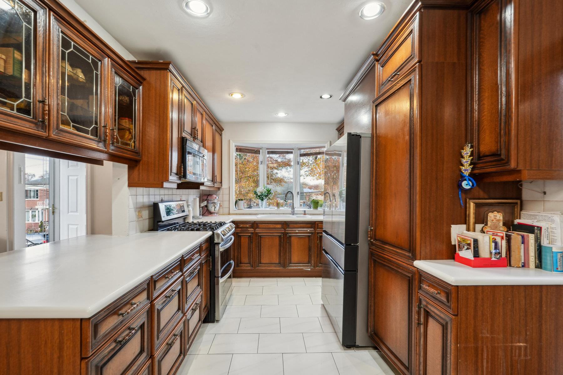Single Family Cambridge  Queens, NY 11432, MLS-839497-10
