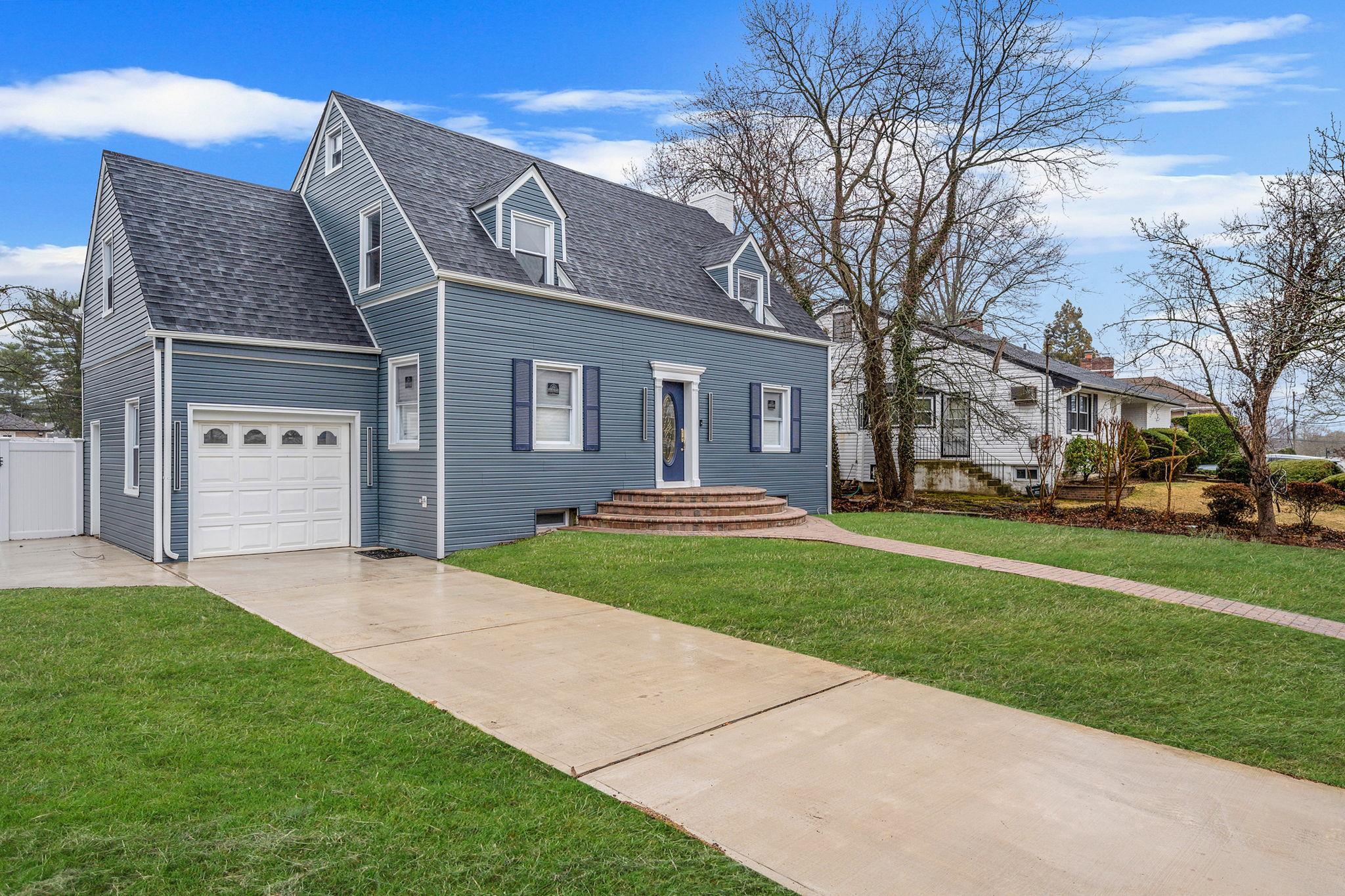 Single Family Moore  Nassau County, NY 11520, MLS-839514-2