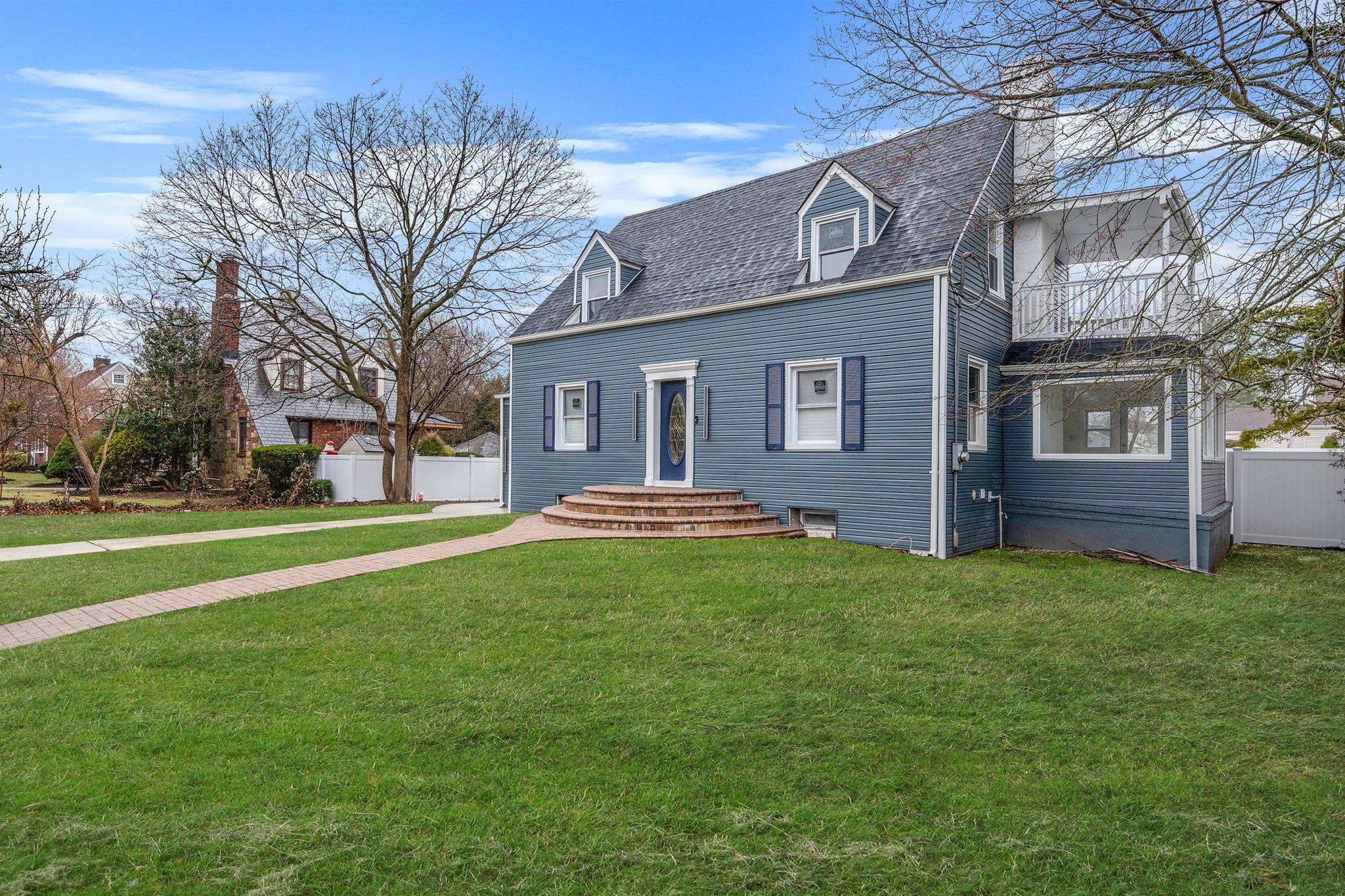 Single Family Moore  Nassau County, NY 11520, MLS-839514-3
