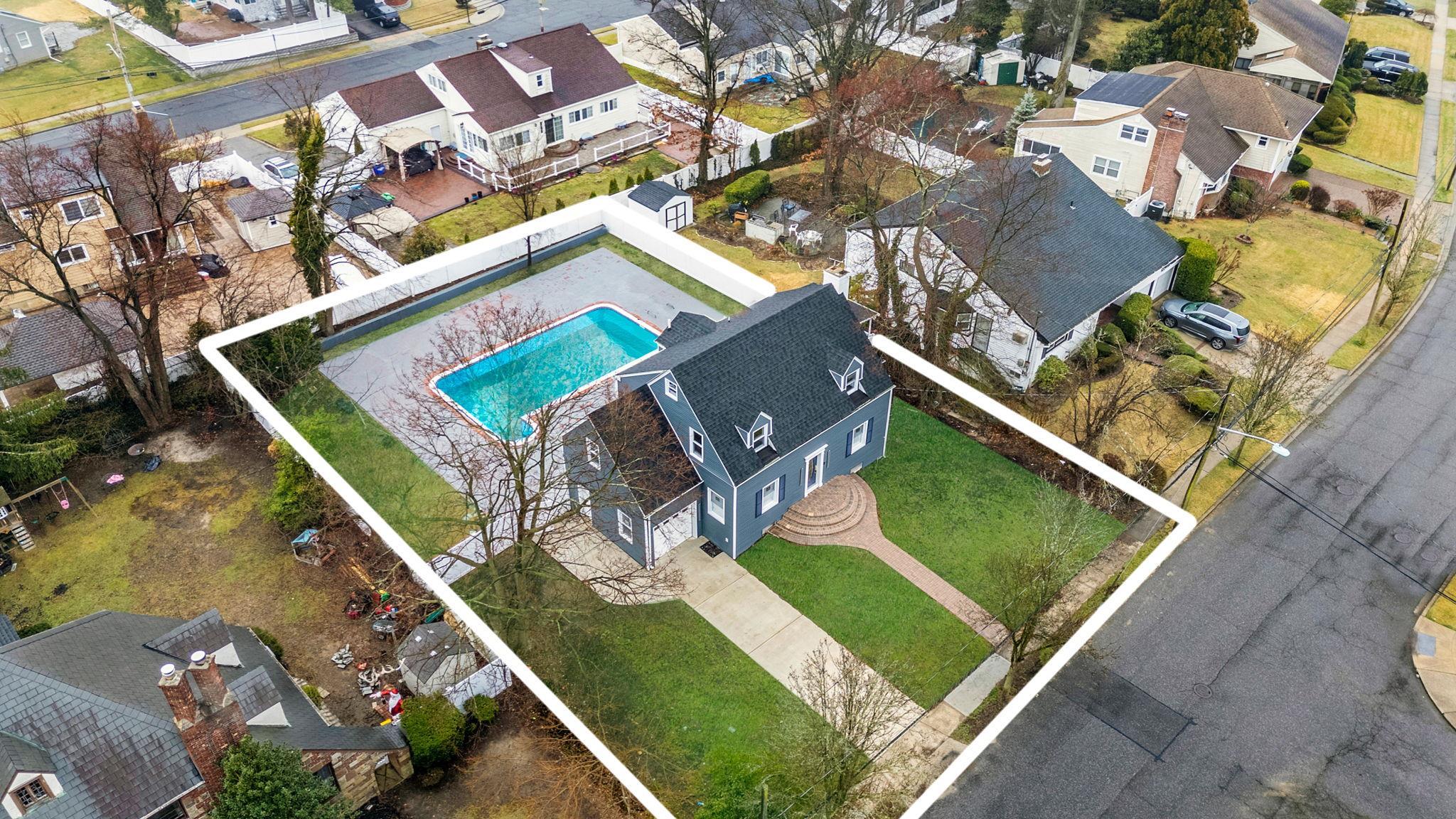 Single Family Moore  Nassau County, NY 11520, MLS-839514-37