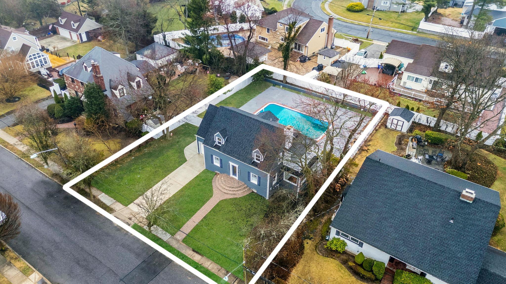 Single Family Moore  Nassau County, NY 11520, MLS-839514-39