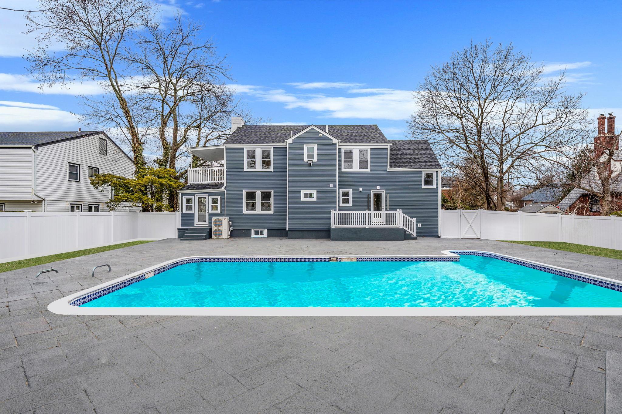 Single Family Moore  Nassau County, NY 11520, MLS-839514-6
