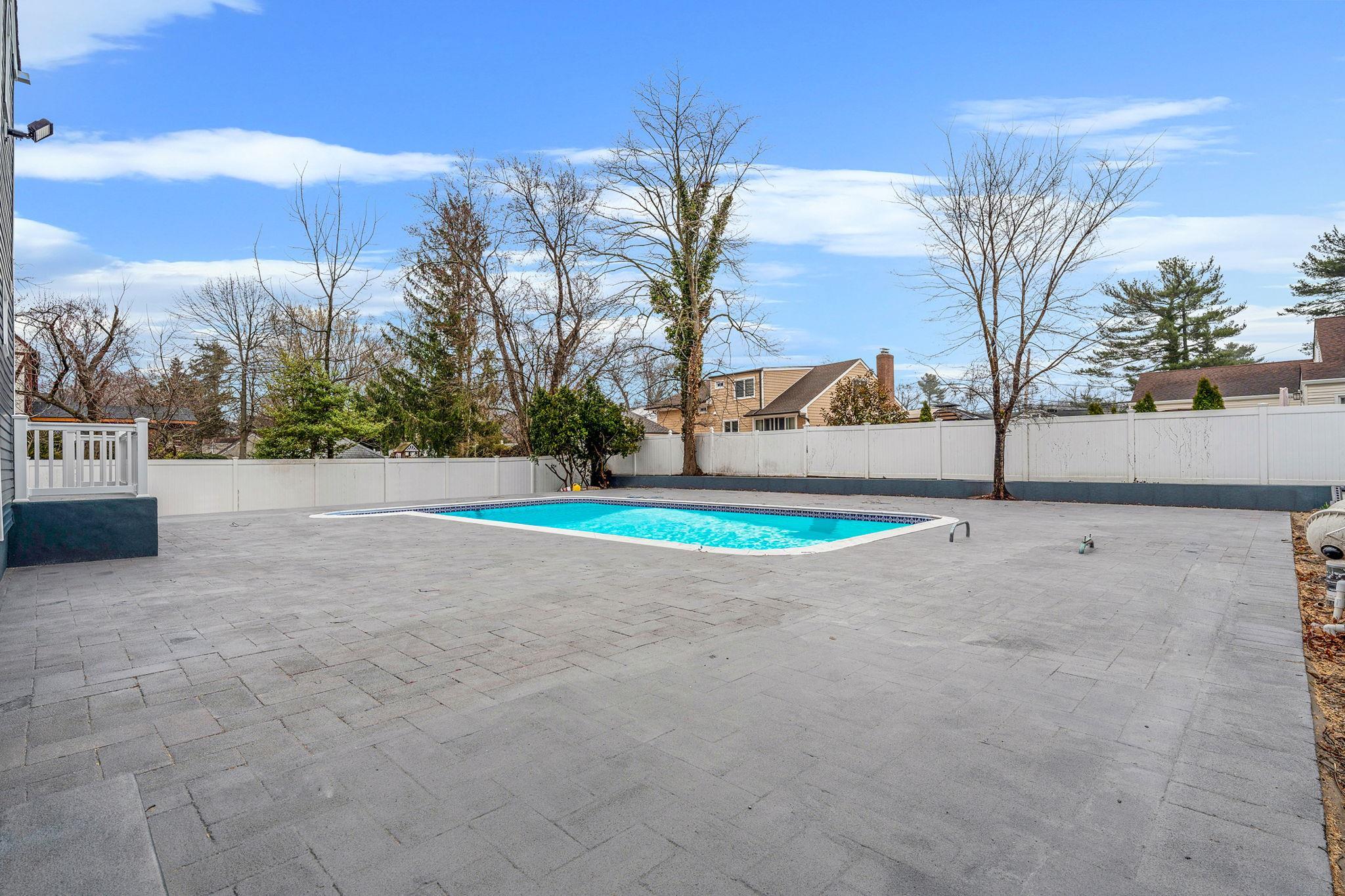Single Family Moore  Nassau County, NY 11520, MLS-839514-8