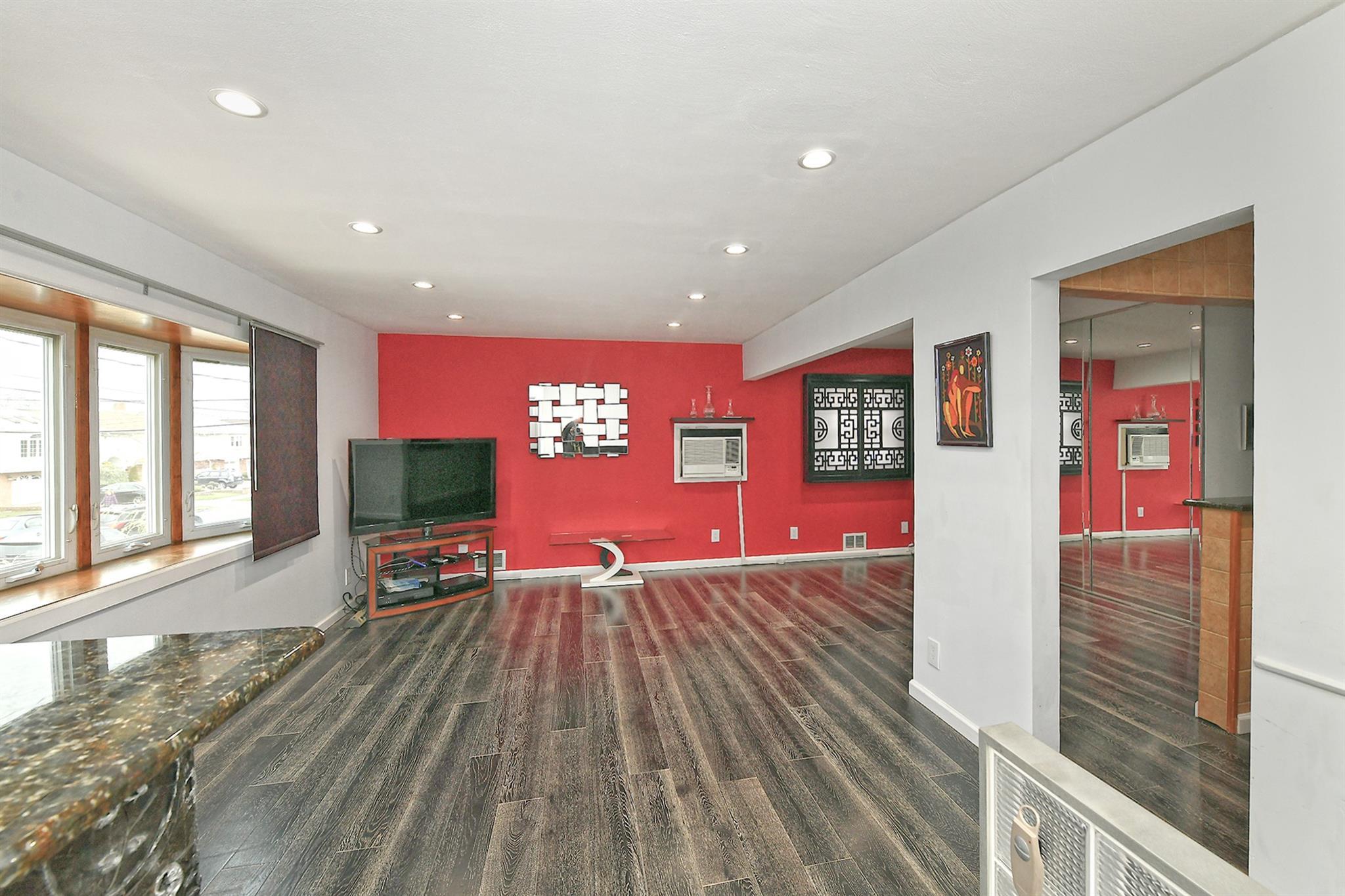 Single Family 90th  Queens, NY 11414, MLS-839535-25