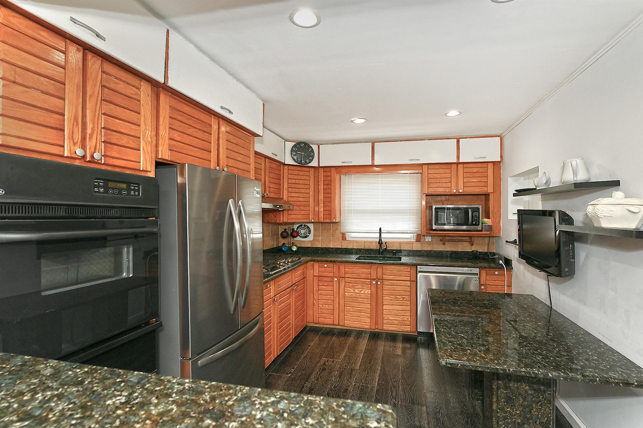 Single Family 90th  Queens, NY 11414, MLS-839535-31