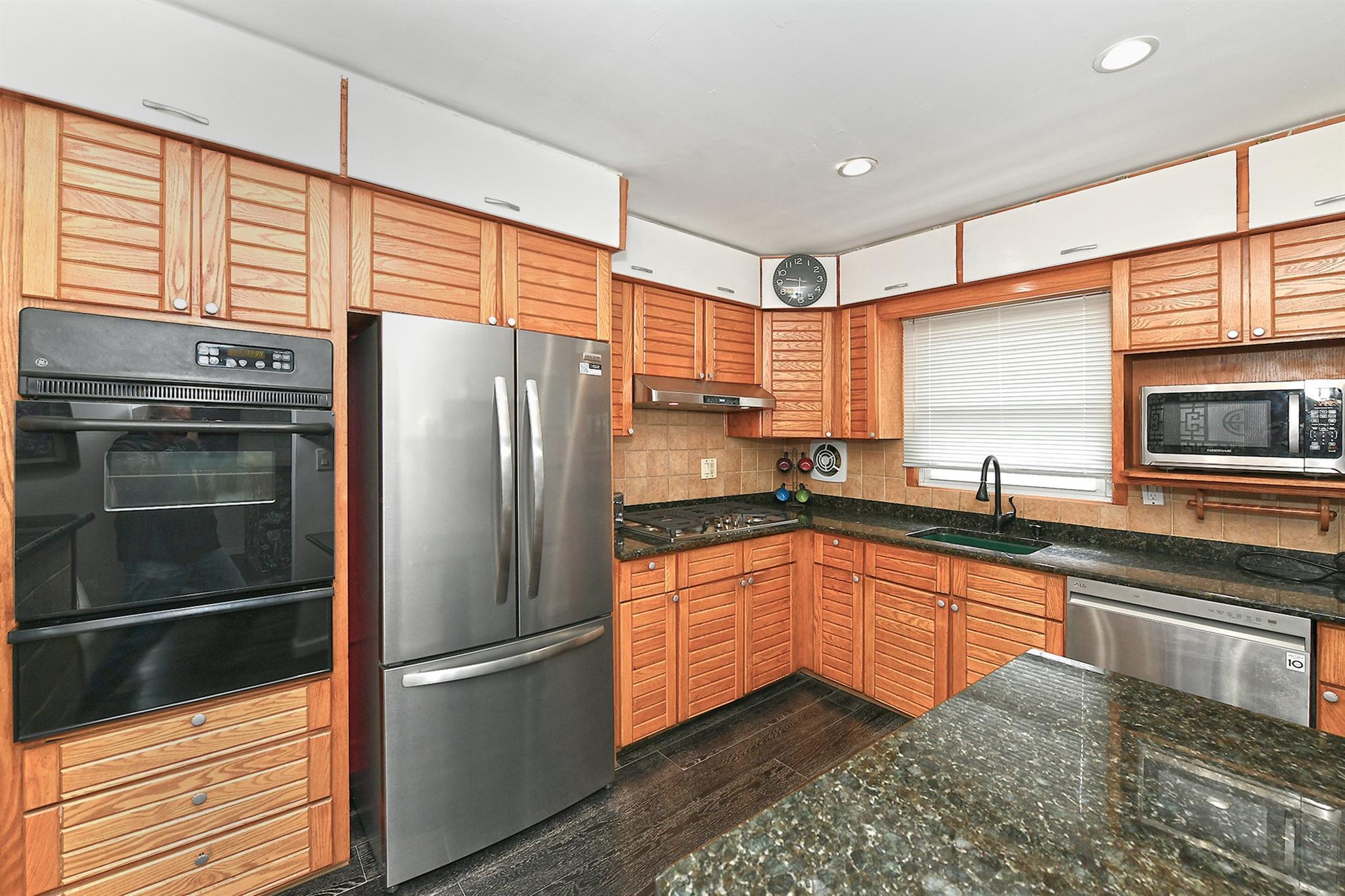 Single Family 90th  Queens, NY 11414, MLS-839535-32