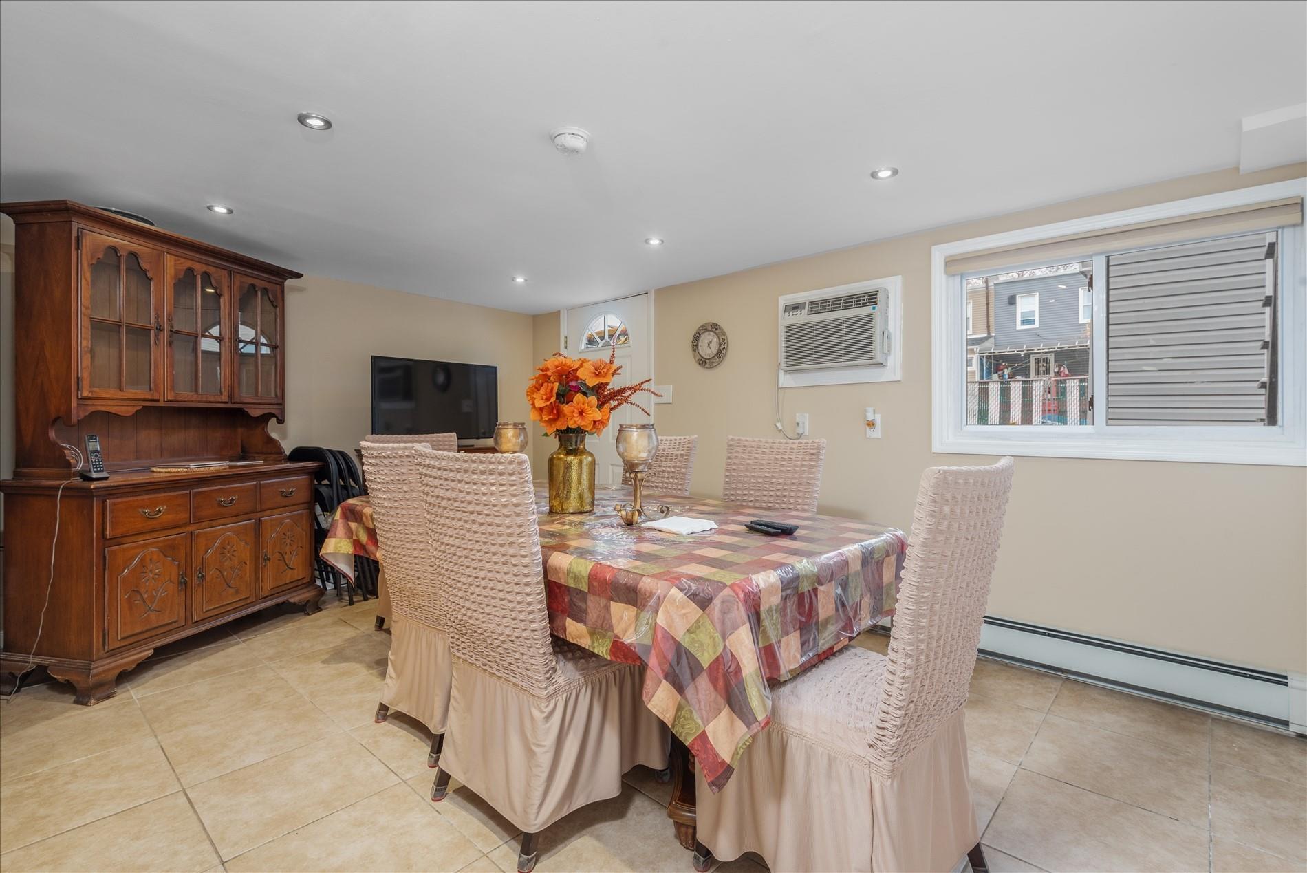 Single Family 81st  Queens, NY 11416, MLS-839616-25