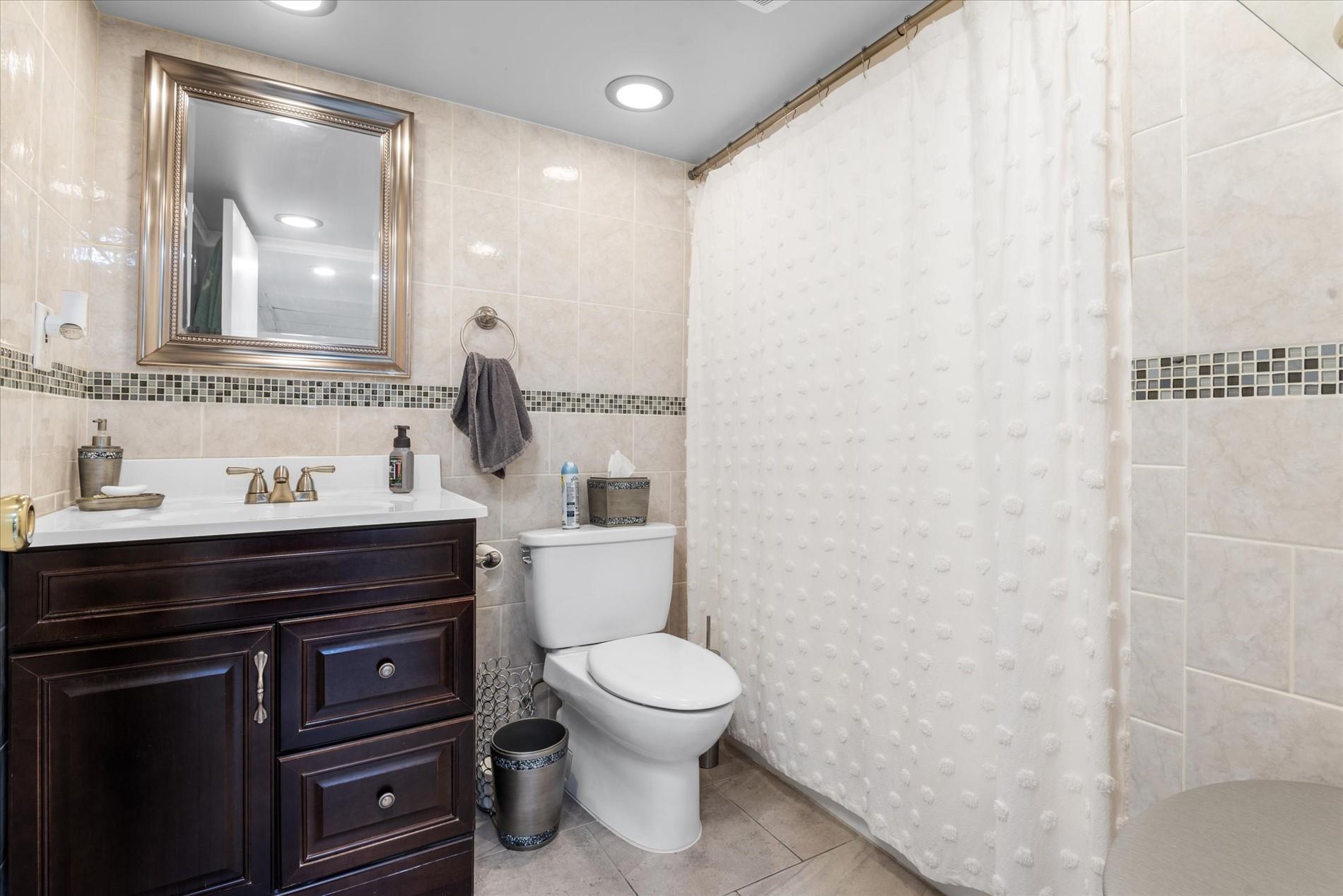 Single Family 81st  Queens, NY 11416, MLS-839616-26