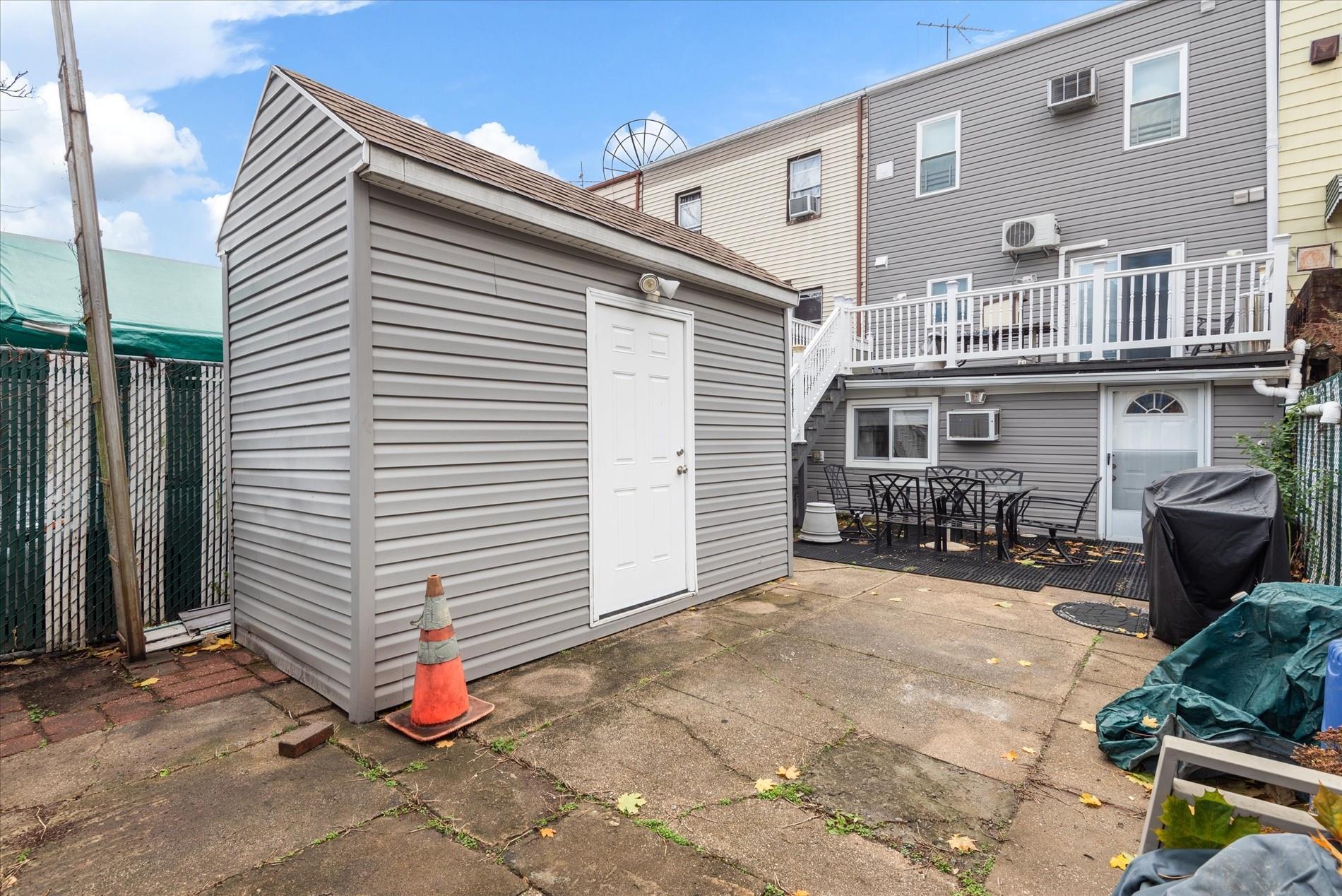 Single Family 81st  Queens, NY 11416, MLS-839616-31