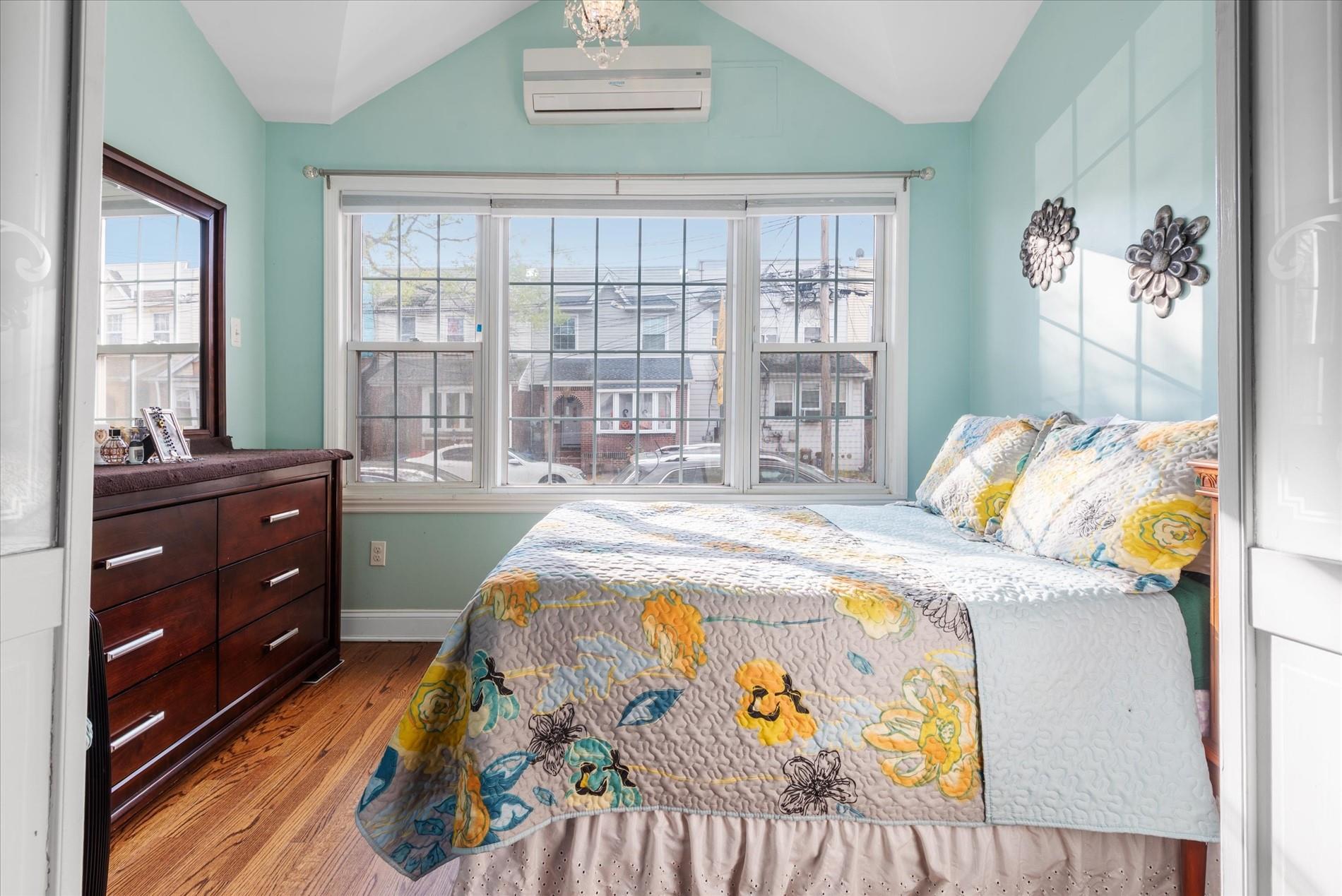 Single Family 81st  Queens, NY 11416, MLS-839616-8