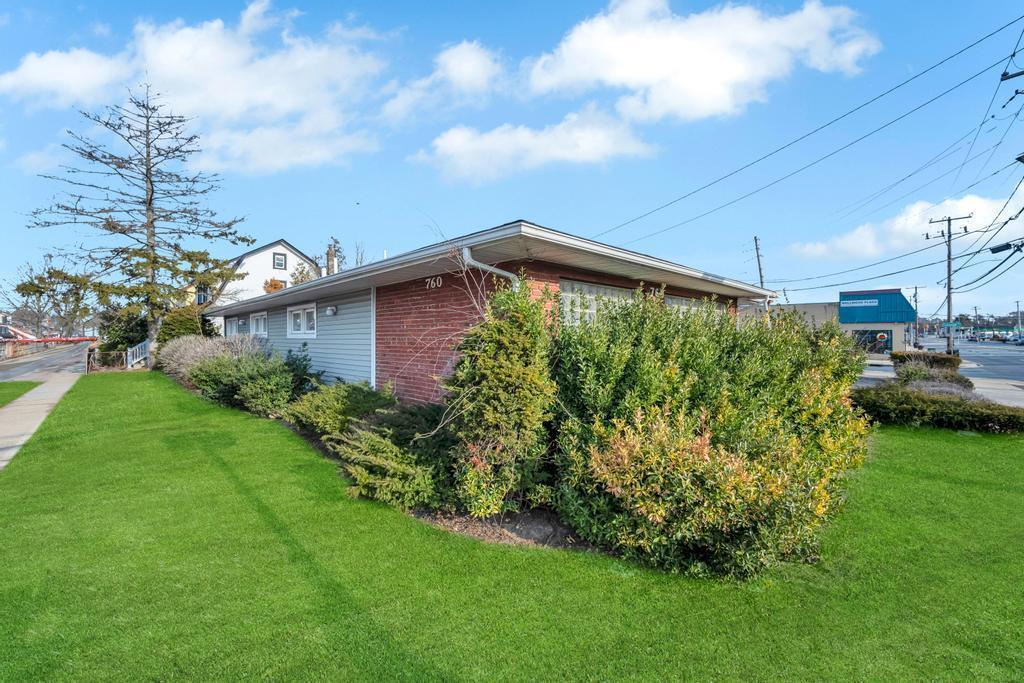 Single Family Wellwood  Suffolk County, NY 11757, MLS-839665-2
