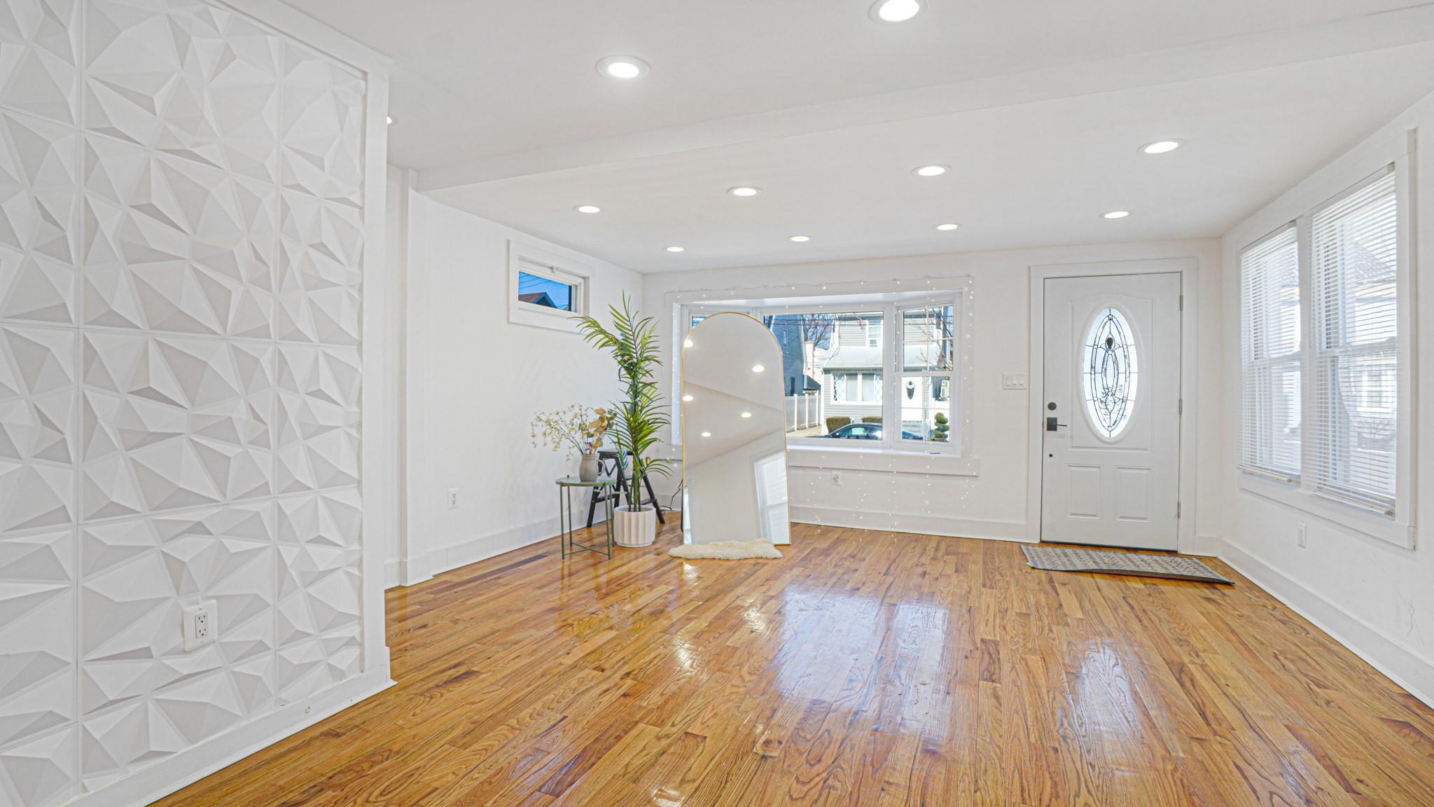 Single Family 130th  Queens, NY 11413, MLS-839672-10