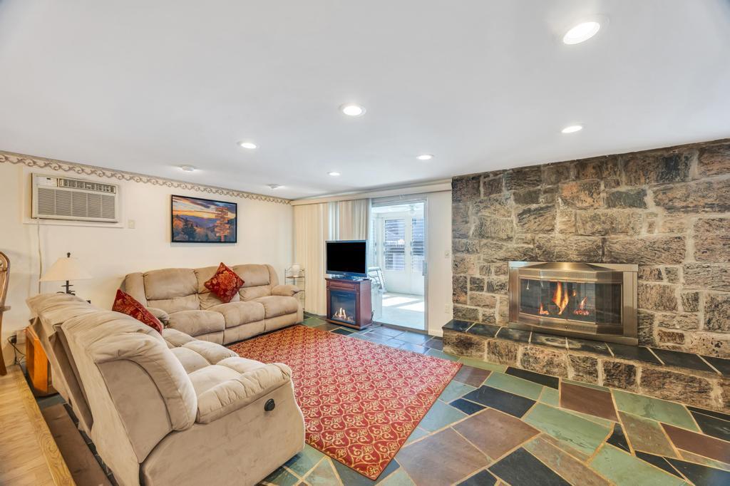 Single Family Cliff  Nassau County, NY 11756, MLS-839673-10