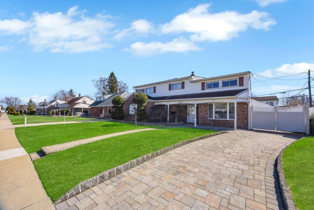 Single Family Cliff  Nassau County, NY 11756, MLS-839673-3