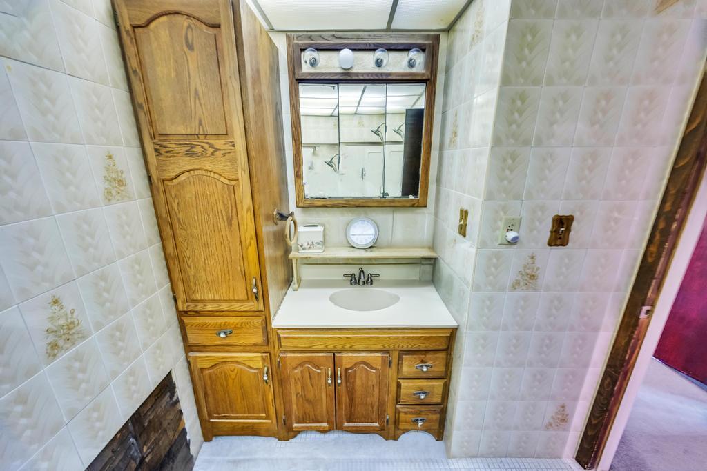 Single Family Cliff  Nassau County, NY 11756, MLS-839673-32