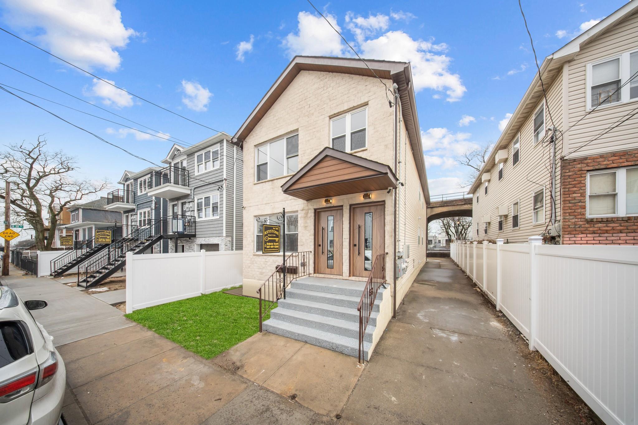 Single Family Brookhaven  Queens, NY 11691, MLS-839739-16