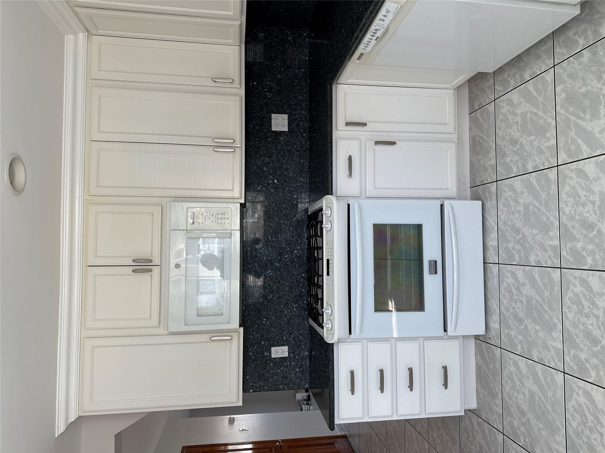 Apartment Tiemann  Bronx, NY 10469, MLS-839750-2