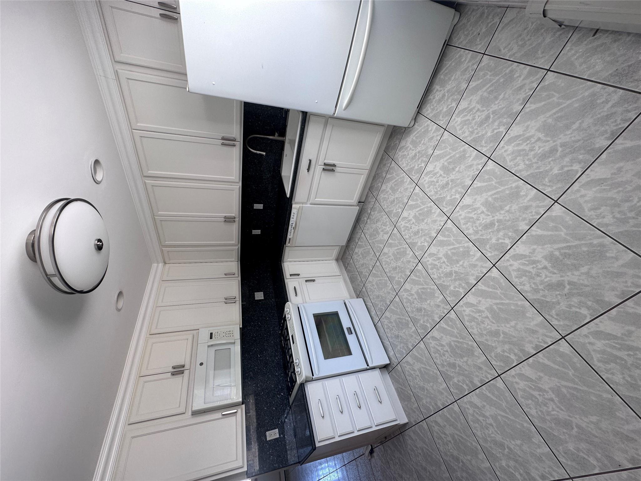 Apartment Tiemann  Bronx, NY 10469, MLS-839750-4