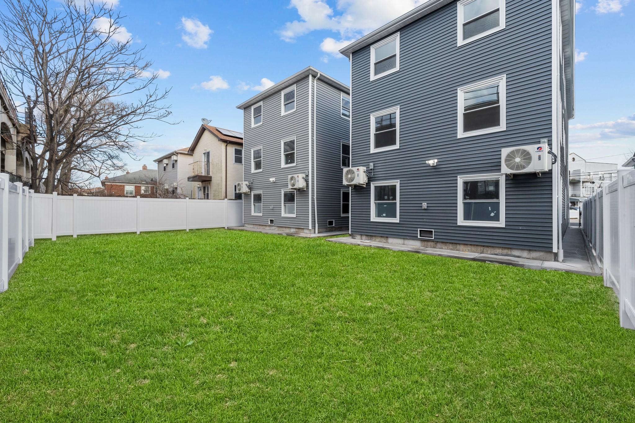 Single Family Brookhaven Avenue  Queens, NY 11691, MLS-839755-15