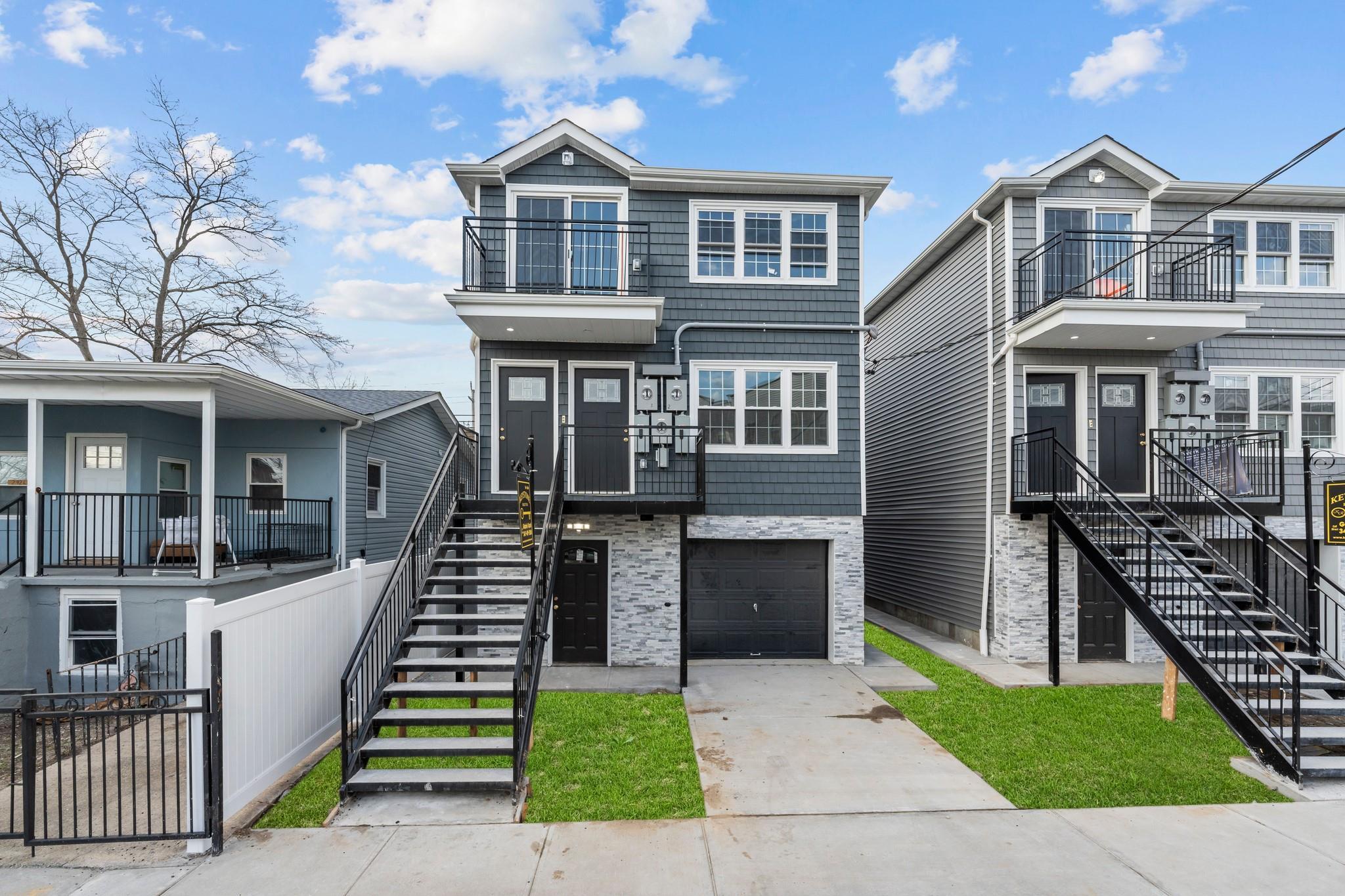 Single Family Brookhaven Avenue  Queens, NY 11691, MLS-839755-17