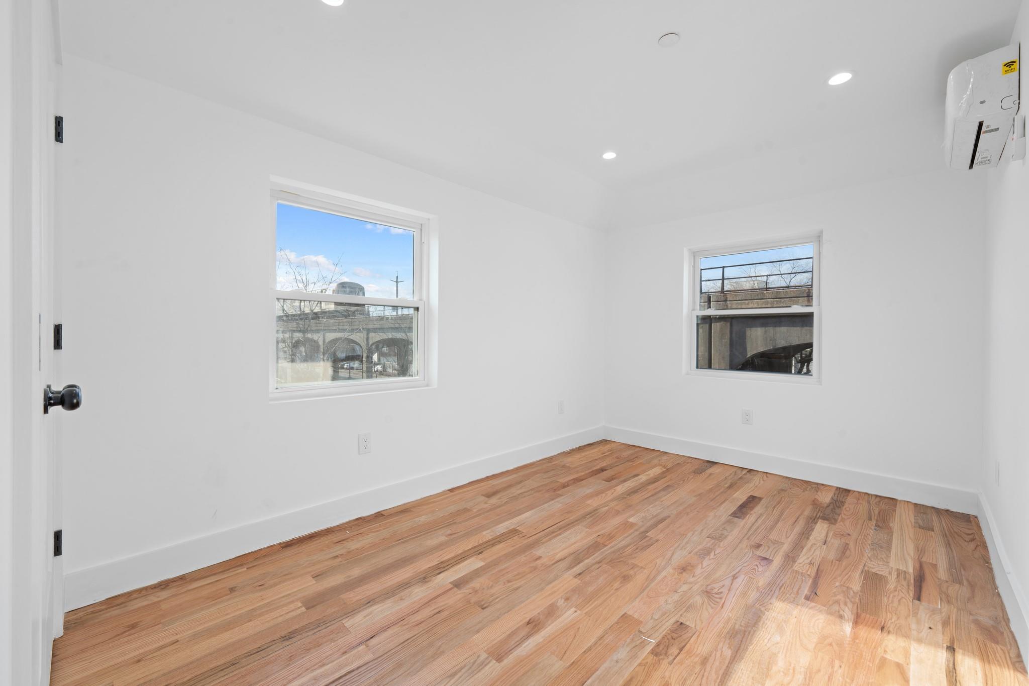 Single Family Brookhaven Avenue  Queens, NY 11691, MLS-839755-8