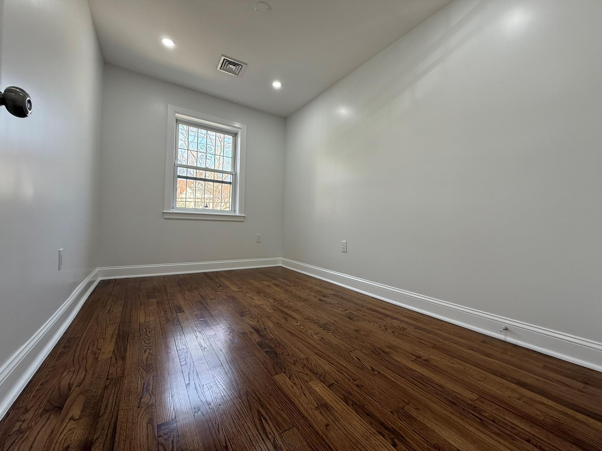 Single Family Carpenter  Bronx, NY 10466, MLS-839889-21