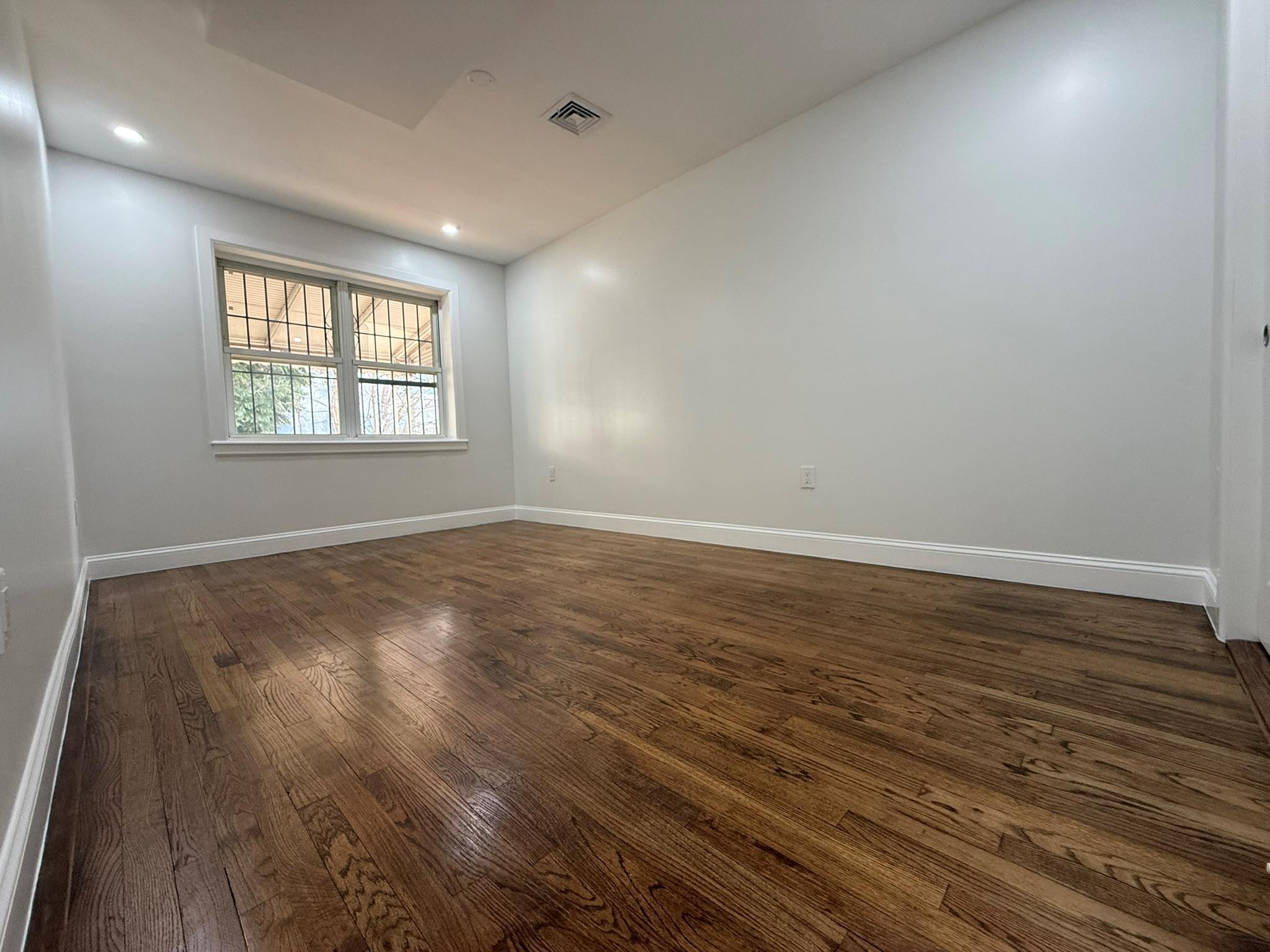 Single Family Carpenter  Bronx, NY 10466, MLS-839889-22
