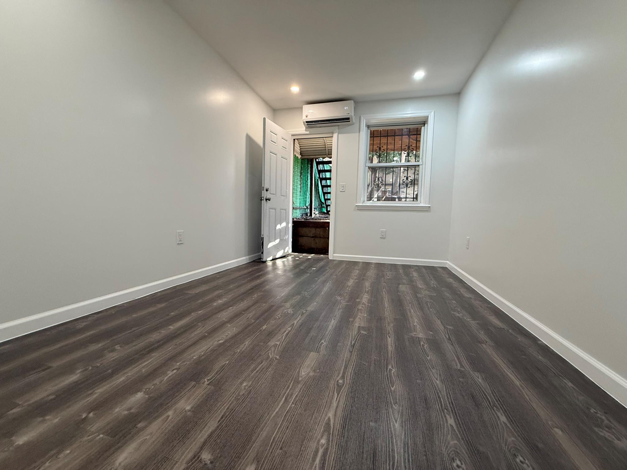 Single Family Carpenter  Bronx, NY 10466, MLS-839889-8
