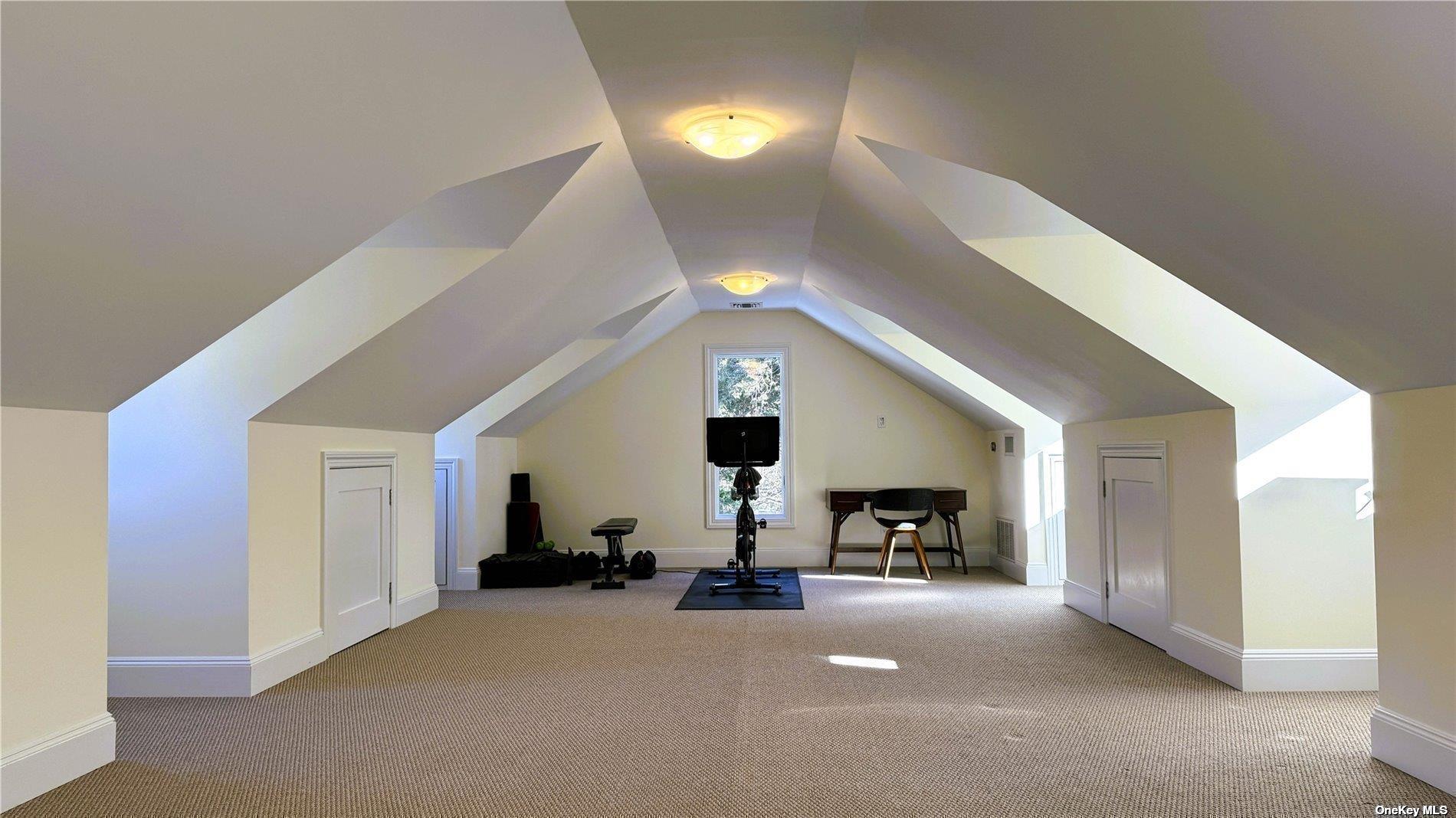 Single Family Old Neck  Suffolk County, NY 11934, MLS-839929-34