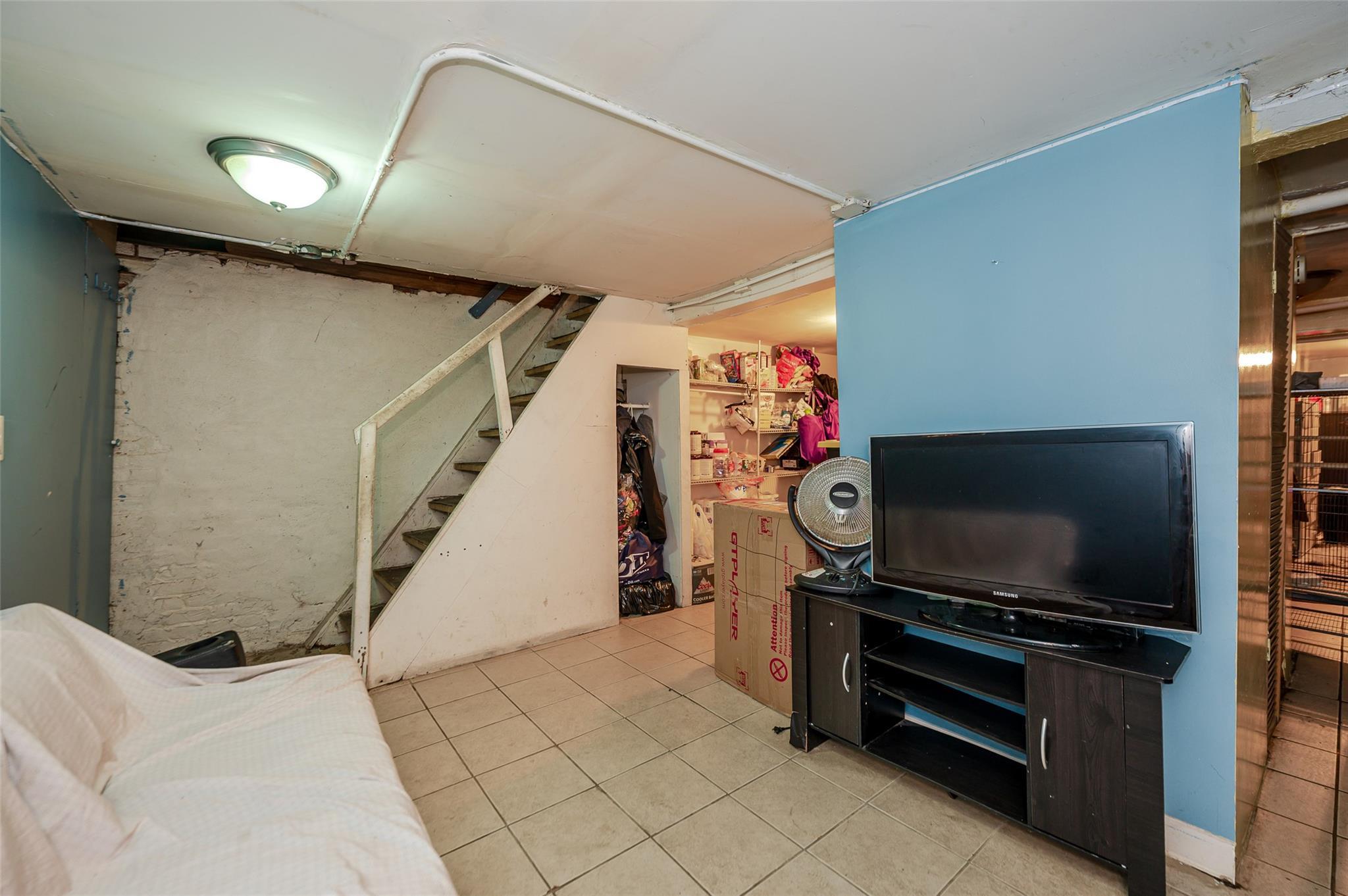 Single Family 95th  Queens, NY 11416, MLS-839944-25
