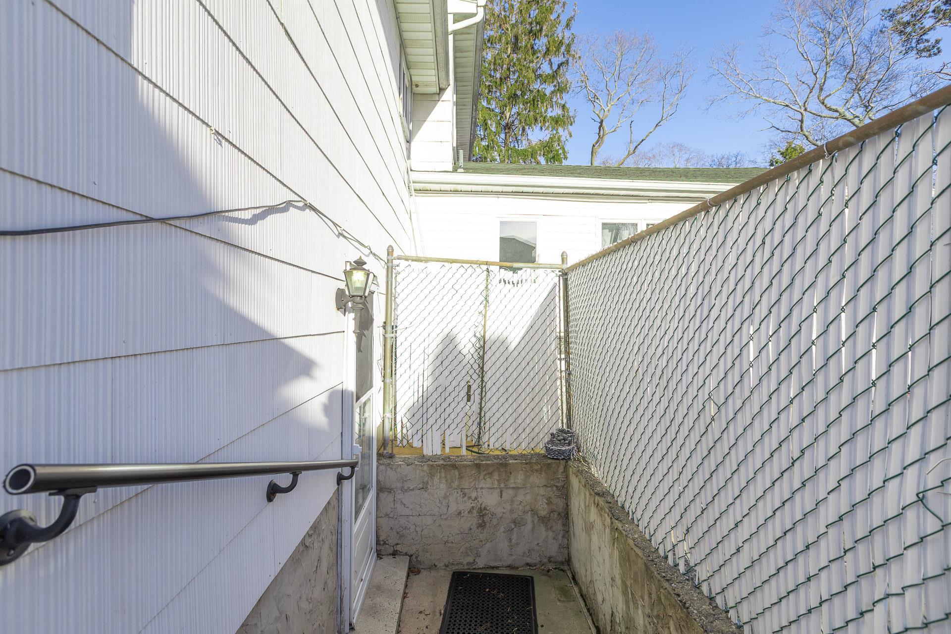 Single Family Riverside Suffolk County, NY 11951, MLS-839951-21