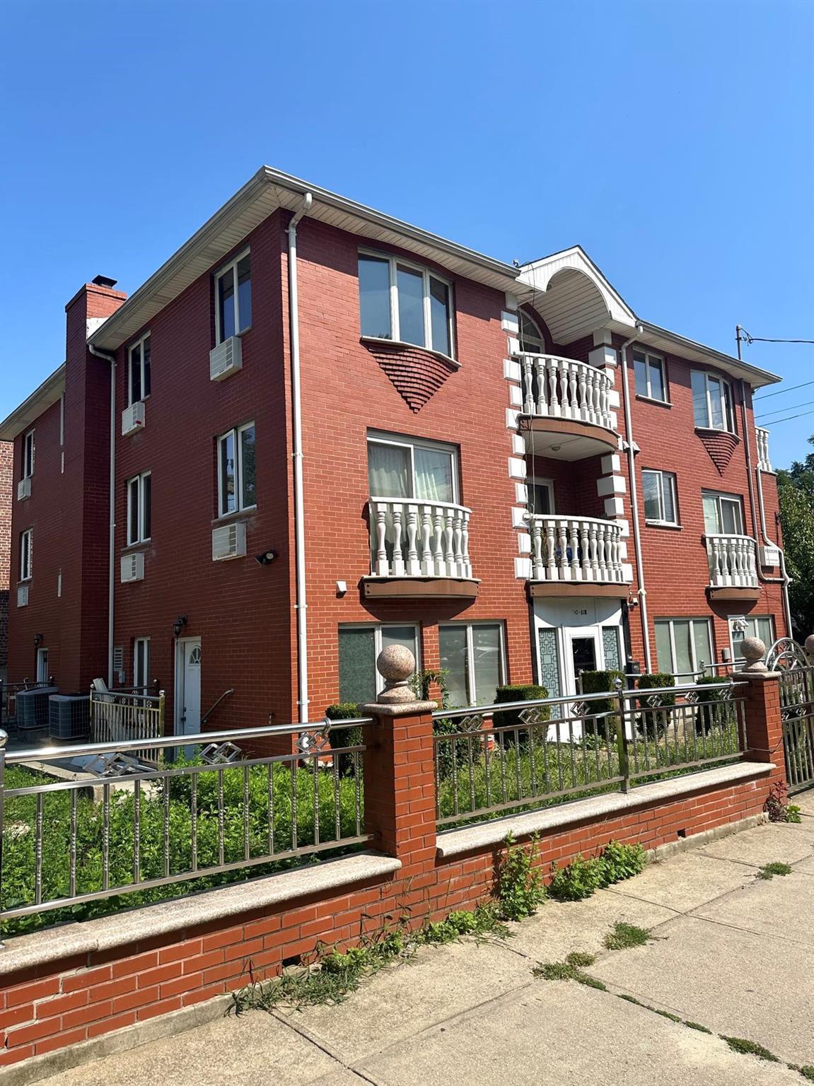Single Family in New York - 45th  Queens, NY 11355