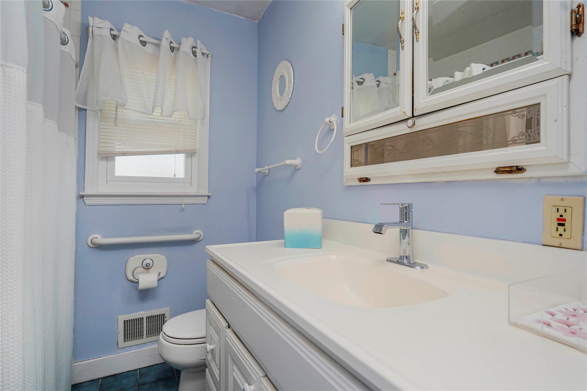 Single Family Ionia  Staten Island, NY 10312, MLS-839981-24